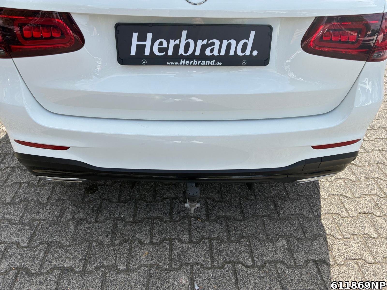 Fahrzeugabbildung Mercedes-Benz GLC 300 d 4M AMG AHK Pano Night CarPlay
