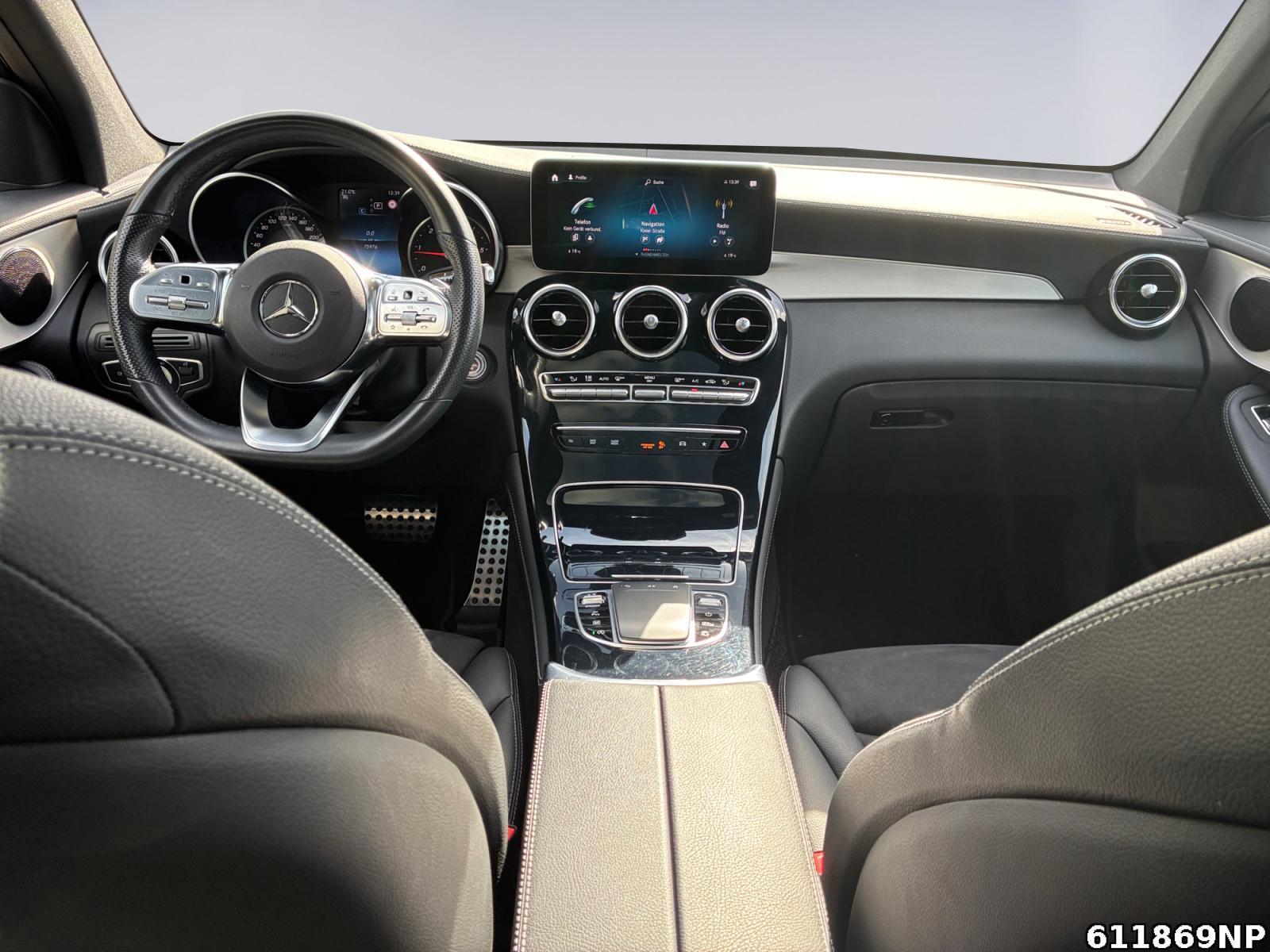 Fahrzeugabbildung Mercedes-Benz GLC 300 d 4M AMG AHK Pano Night CarPlay