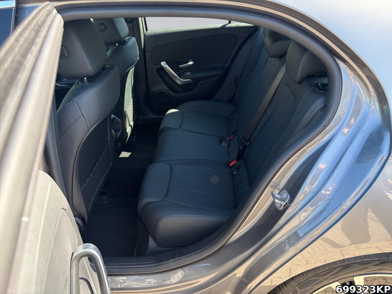 Fahrzeugabbildung Mercedes-Benz A 200 d Progressive Lenkradhzg Kamera CarPlay