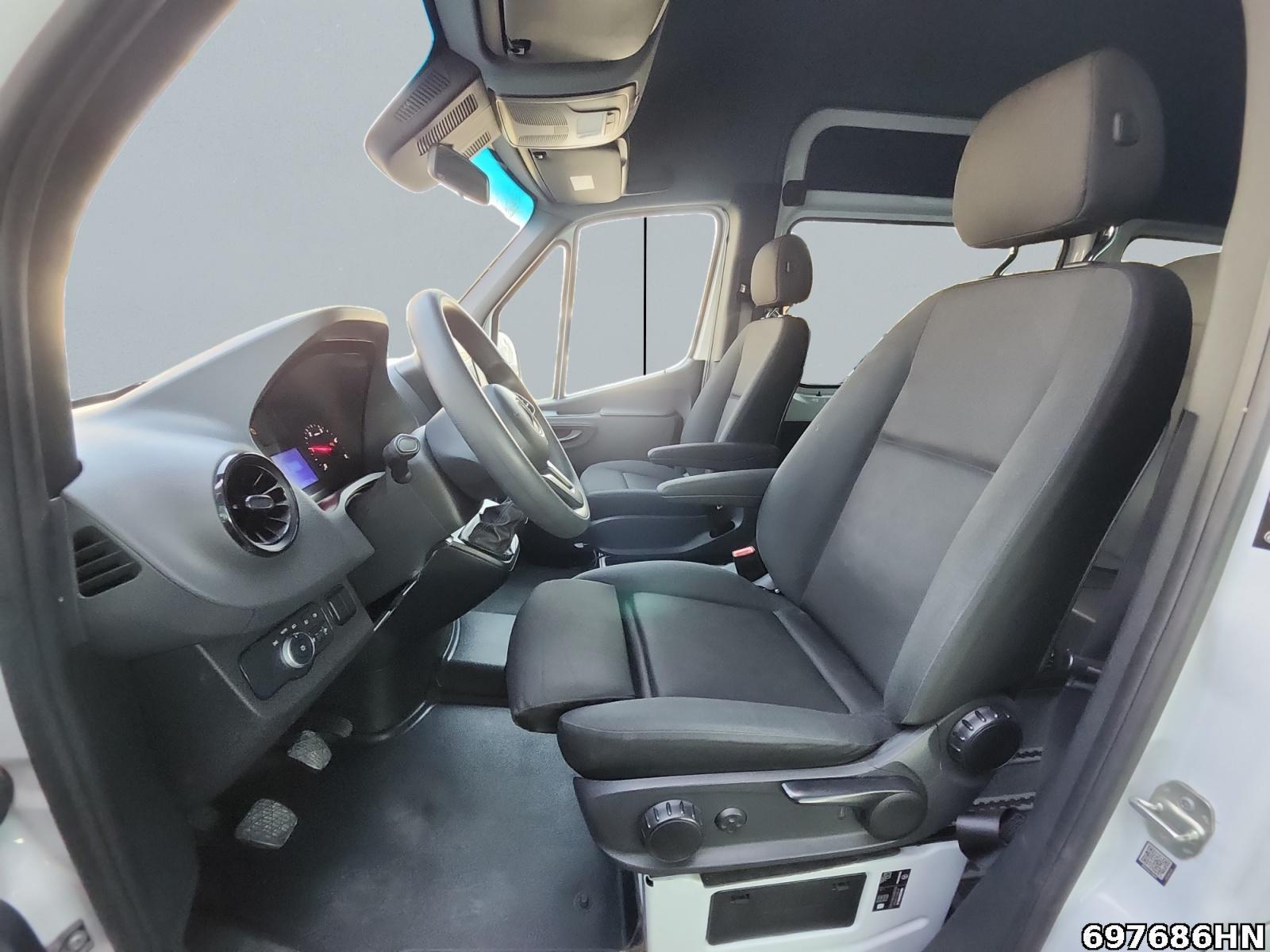 Fahrzeugabbildung Mercedes-Benz Sprinter 317 CDI Tourer*L2H2*8-SitzerAMF Bühne*