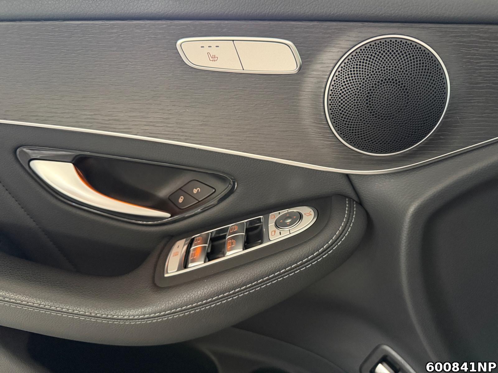 Fahrzeugabbildung Mercedes-Benz GLC 300 e 4M AMG Line Panorama Distronic Kamera