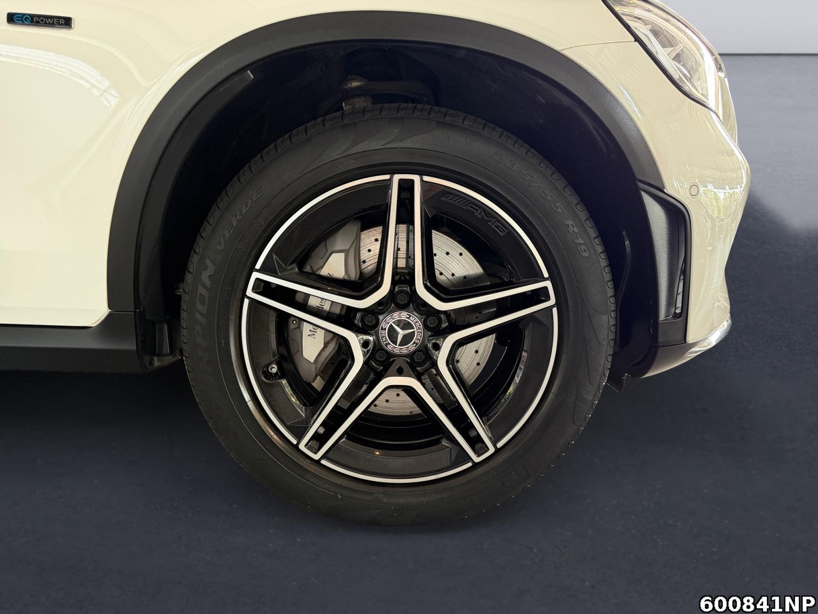 Fahrzeugabbildung Mercedes-Benz GLC 300 e 4M AMG Line Panorama Distronic Kamera