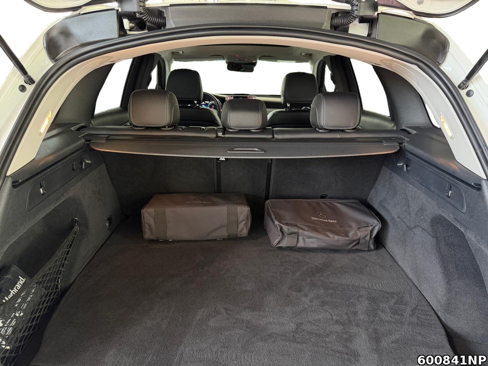 Fahrzeugabbildung Mercedes-Benz GLC 300 e 4M AMG Line Panorama Distronic Kamera