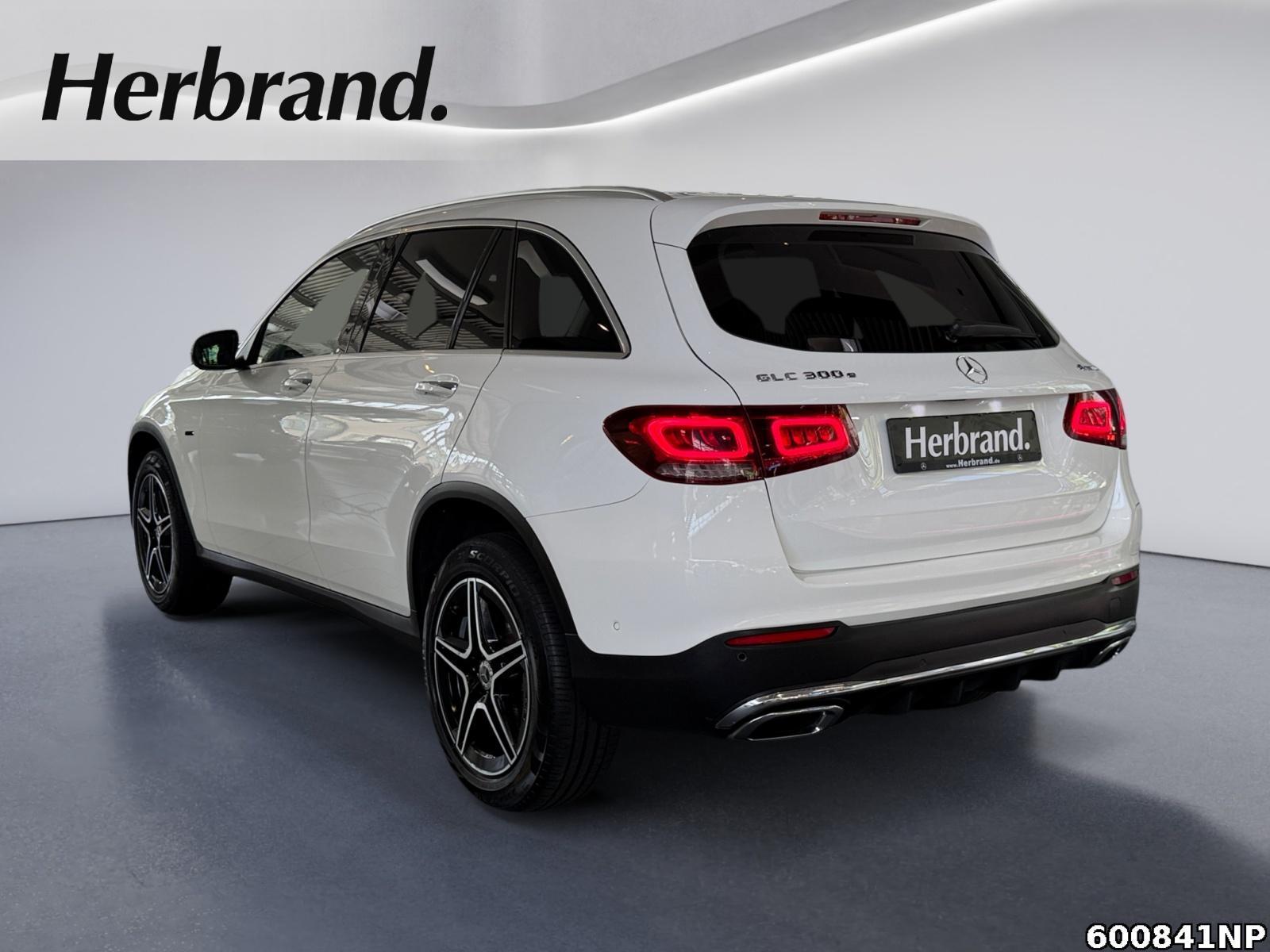 Fahrzeugabbildung Mercedes-Benz GLC 300 e 4M AMG Line Panorama Distronic Kamera