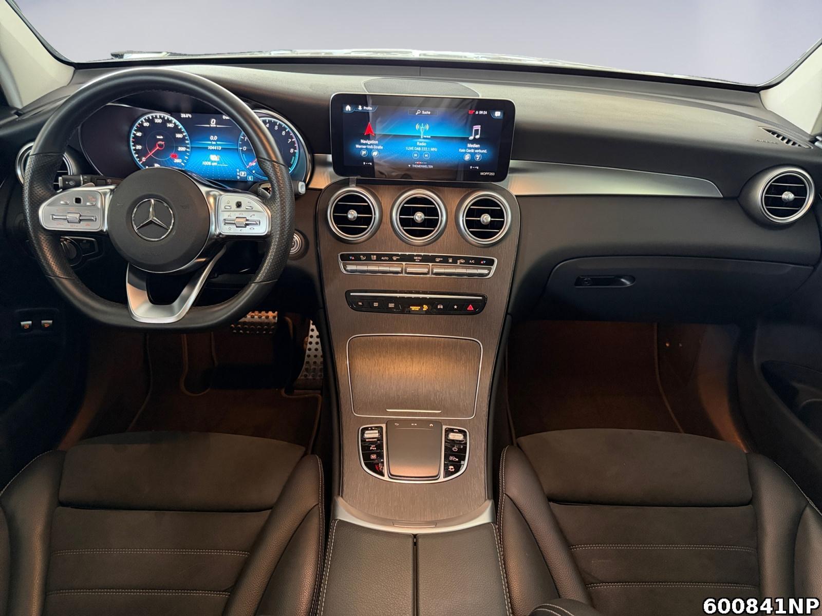 Fahrzeugabbildung Mercedes-Benz GLC 300 e 4M AMG Line Panorama Distronic Kamera
