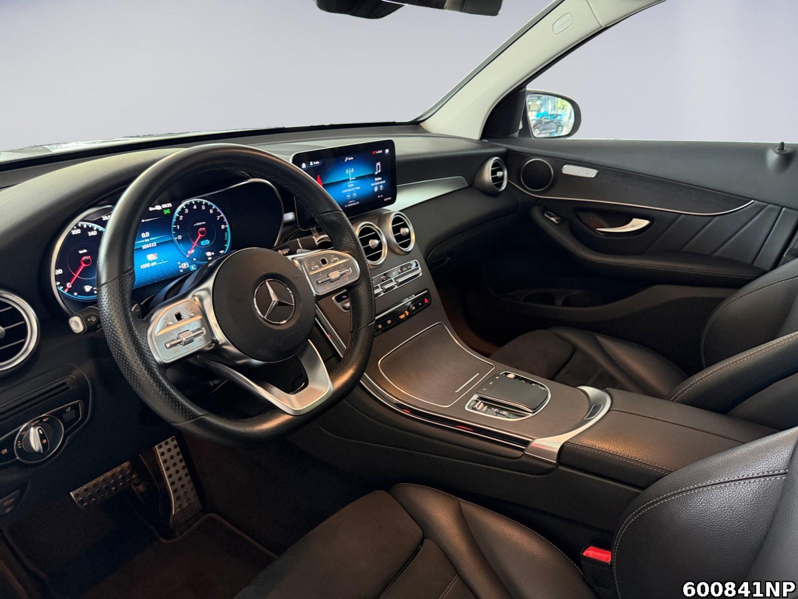 Fahrzeugabbildung Mercedes-Benz GLC 300 e 4M AMG Line Panorama Distronic Kamera