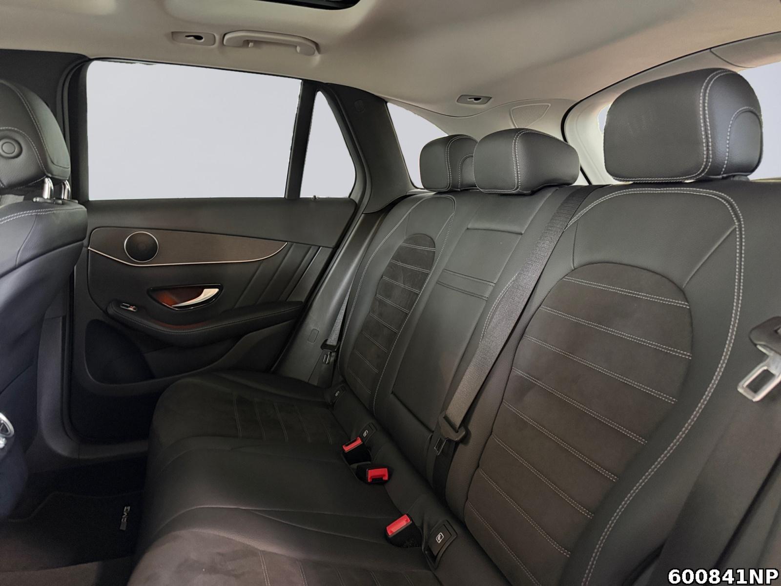 Fahrzeugabbildung Mercedes-Benz GLC 300 e 4M AMG Line Panorama Distronic Kamera