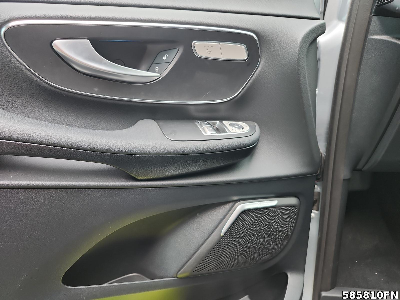 Fahrzeugabbildung Mercedes-Benz V 300 STYLE 360° KAM*MULTIBEAM*AHK 2,5*BURMESTER