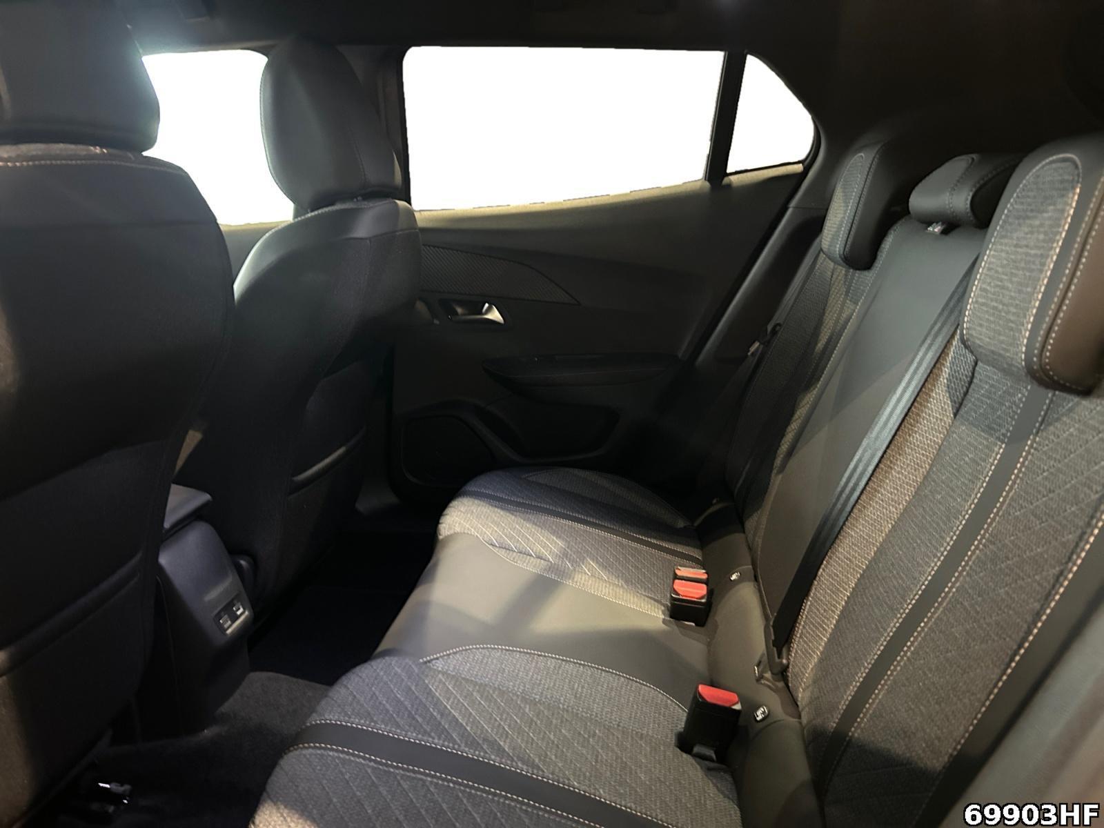 Fahrzeugabbildung Peugeot 2008 Allure PureTech 130 EAT8