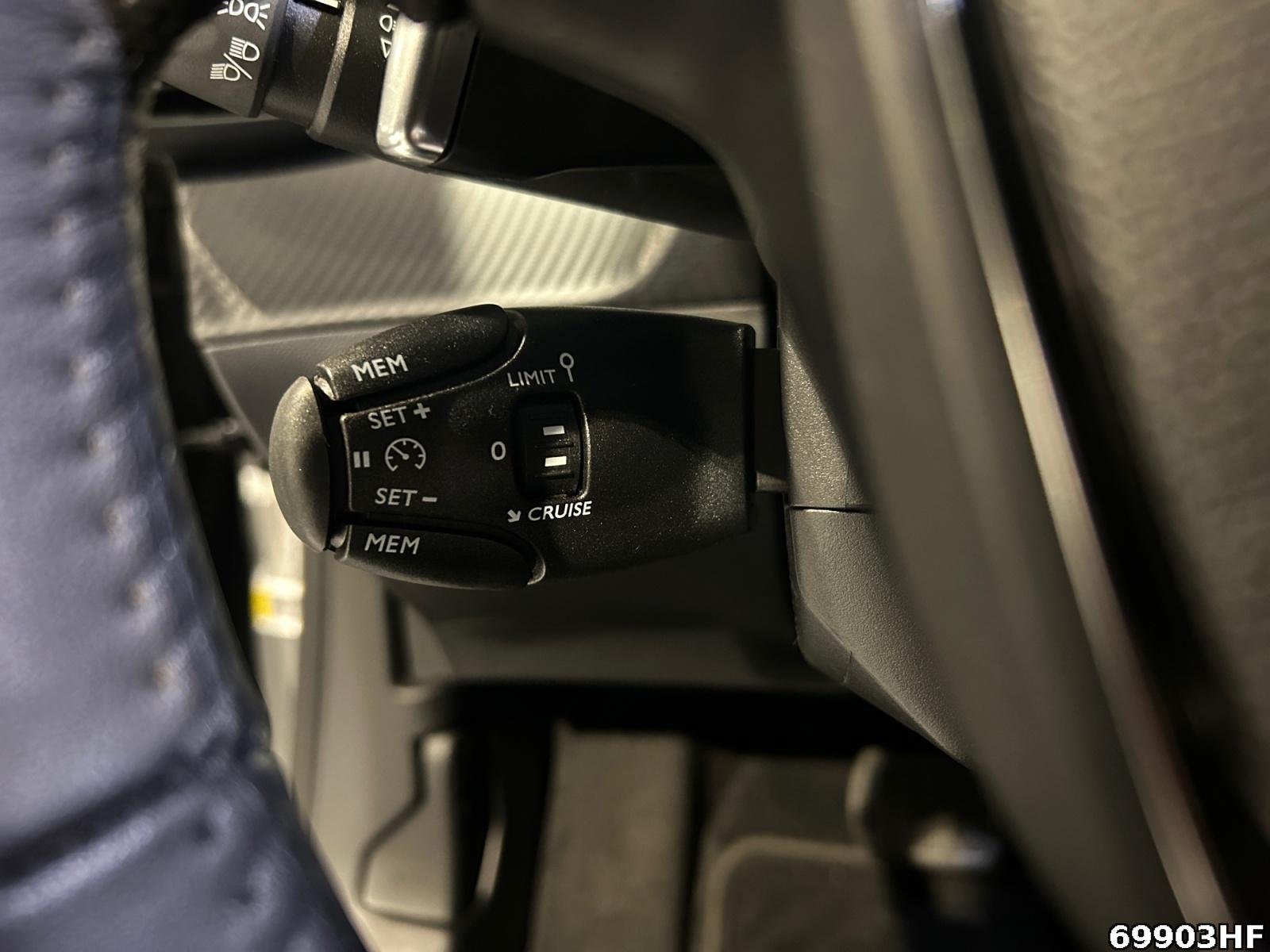 Fahrzeugabbildung Peugeot 2008 Allure PureTech 130 EAT8