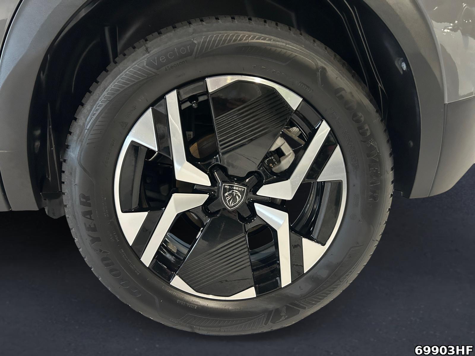 Fahrzeugabbildung Peugeot 2008 Allure PureTech 130 EAT8