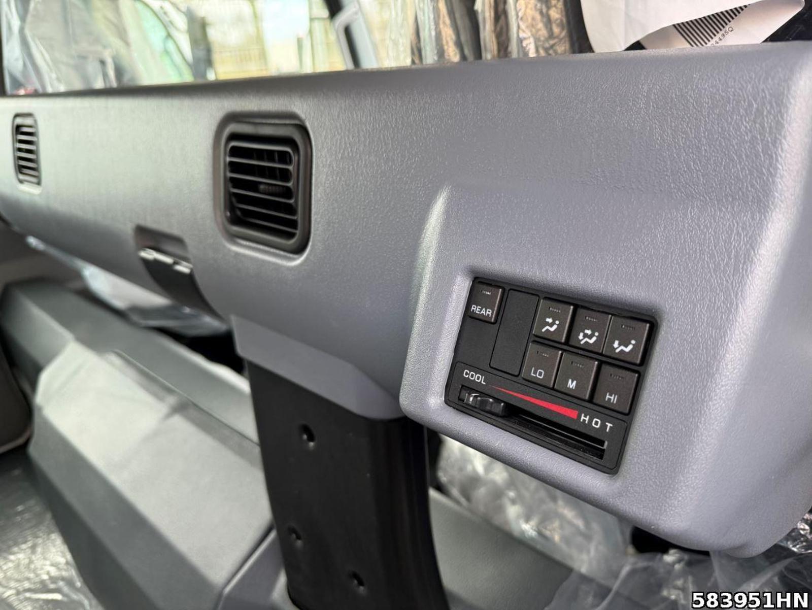 Fahrzeugabbildung FUSO Canter 3C15D AMT Pritsche Vorführfahrzeug