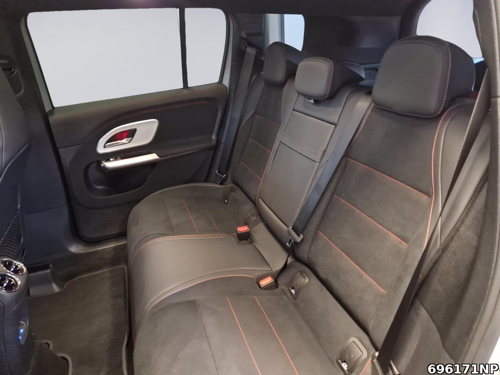 Fahrzeugabbildung Mercedes-Benz GLB 250 AMG+MULTIBEAM+AHK+360°+KEYLESS+20
