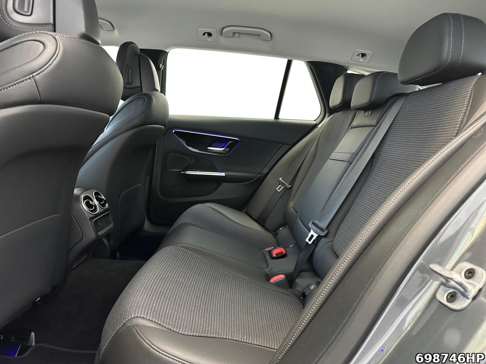 Fahrzeugabbildung Mercedes-Benz C 180 T Avantgarde AHK LED CarPlay Ambiente Totw