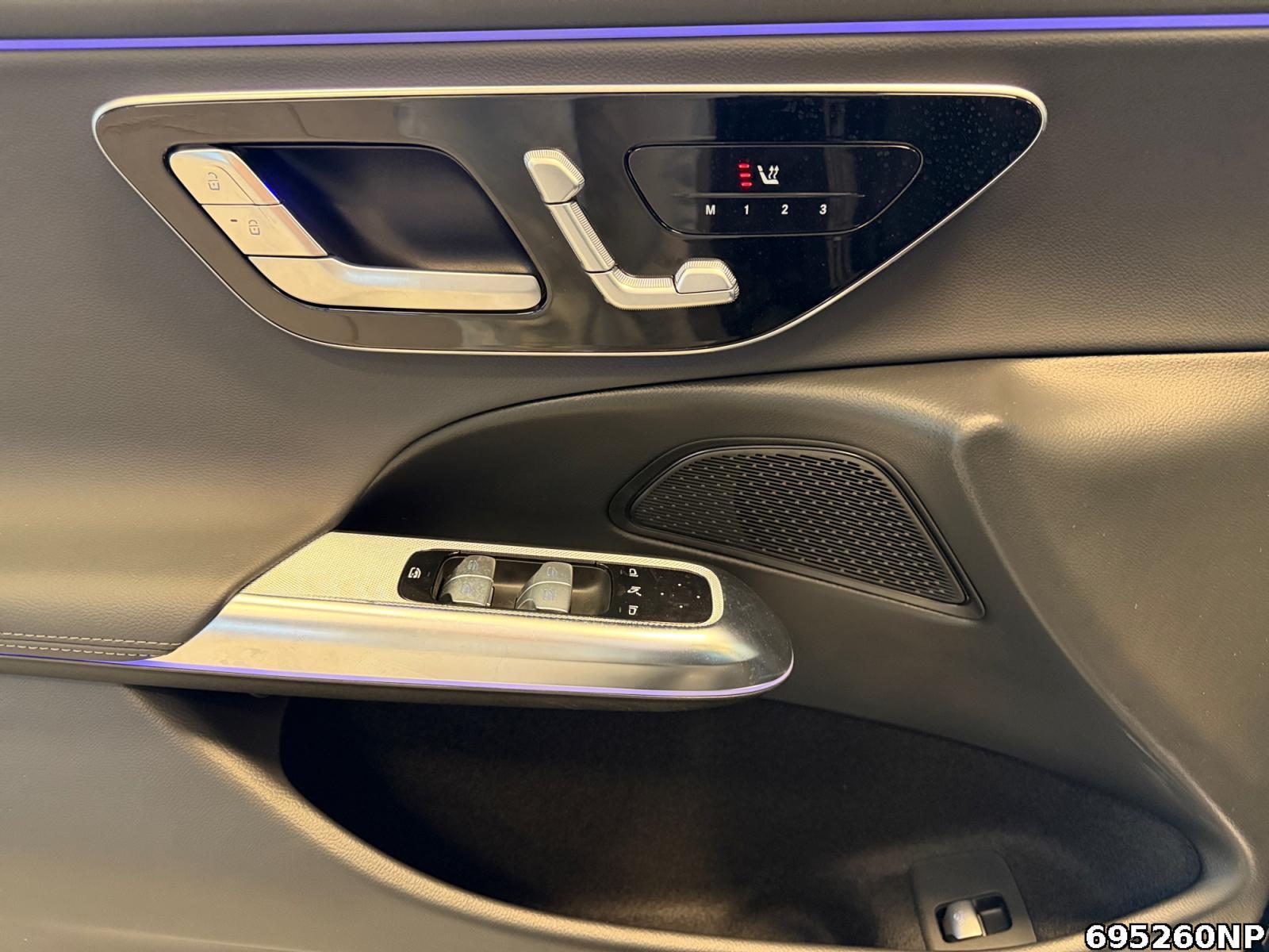 Fahrzeugabbildung Mercedes-Benz E 220 d AMG Night Pano Digital Distronic 20