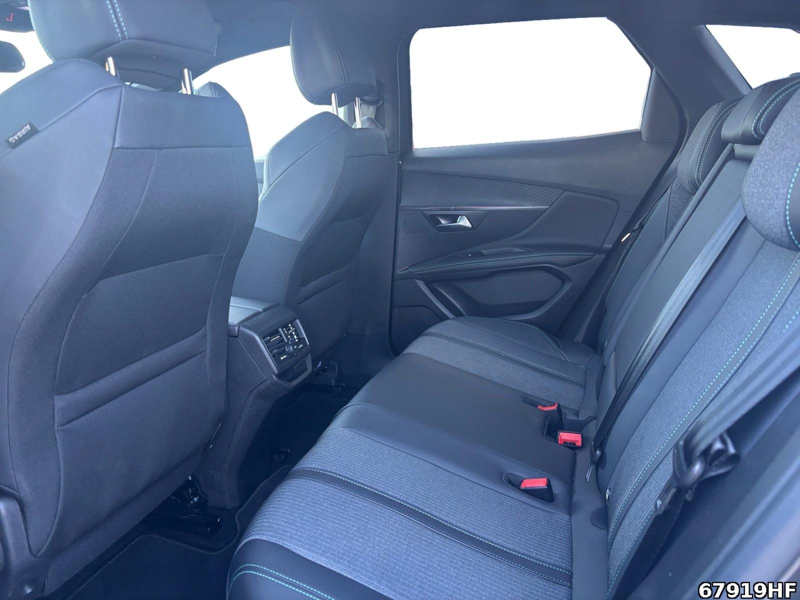 Fahrzeugabbildung Peugeot 3008 Allure +ALLWETTER+SHZ+CARPLAYMILDHYBRID+