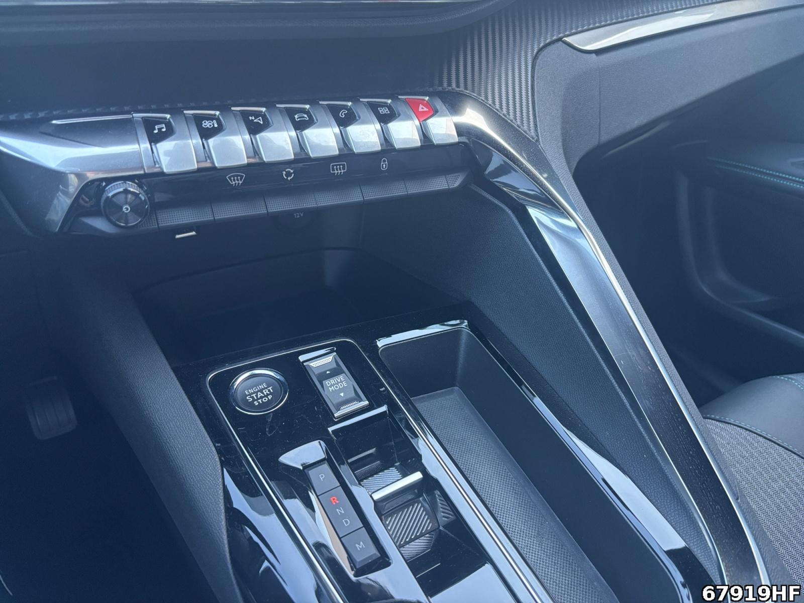 Fahrzeugabbildung Peugeot 3008 Allure +ALLWETTER+SHZ+CARPLAYMILDHYBRID+
