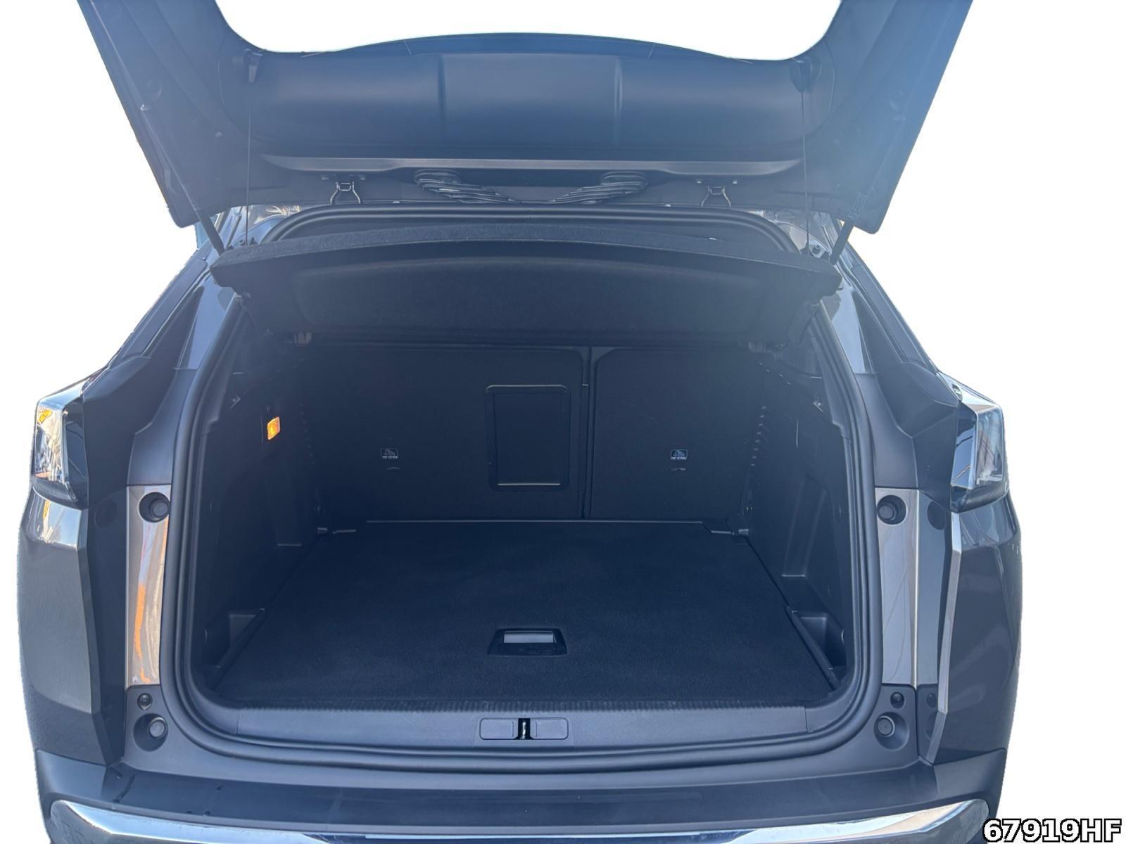 Fahrzeugabbildung Peugeot 3008 Allure +ALLWETTER+SHZ+CARPLAYMILDHYBRID+