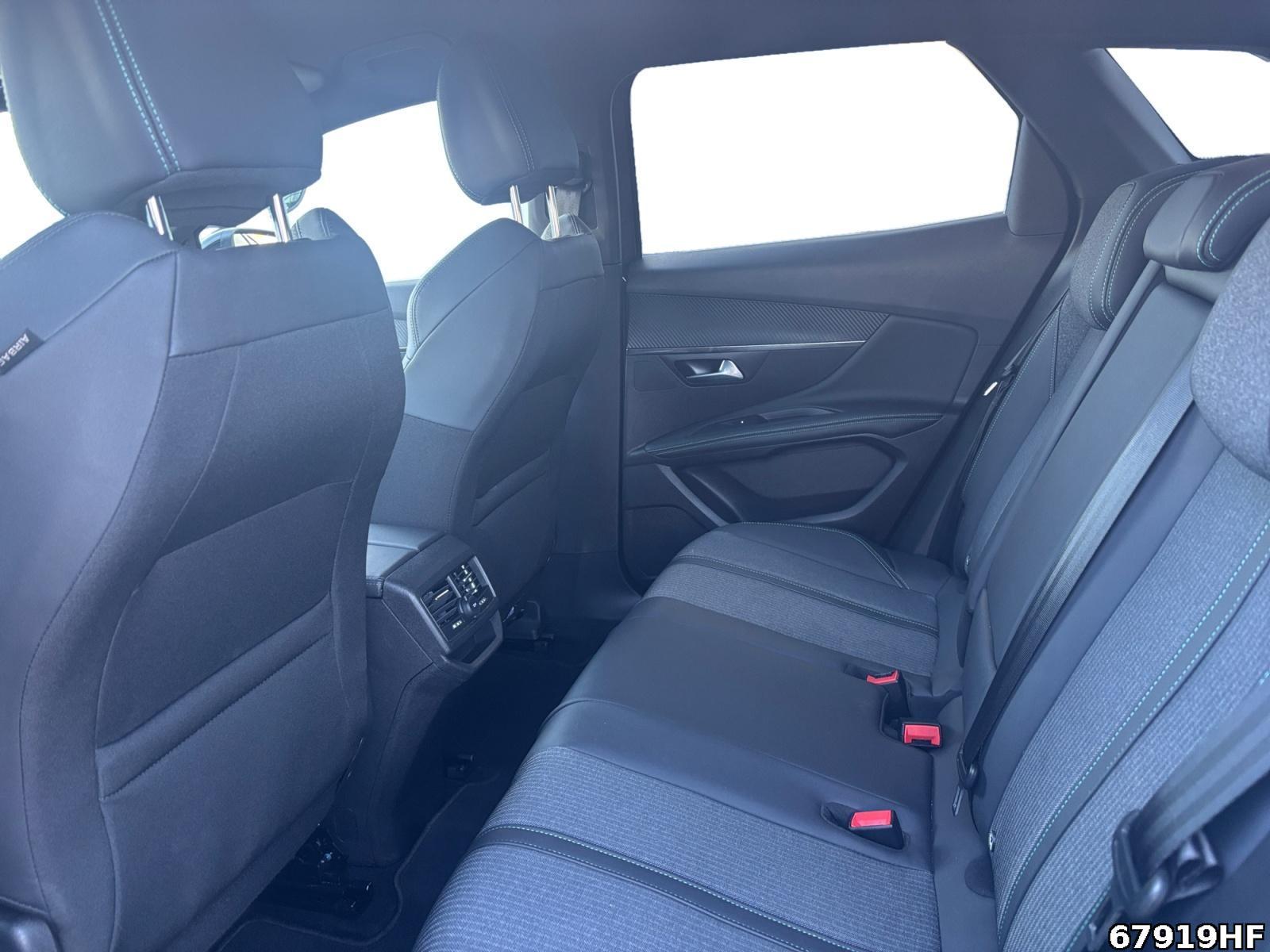 Fahrzeugabbildung Peugeot 3008 Allure +ALLWETTER+SHZ+CARPLAYMILDHYBRID+