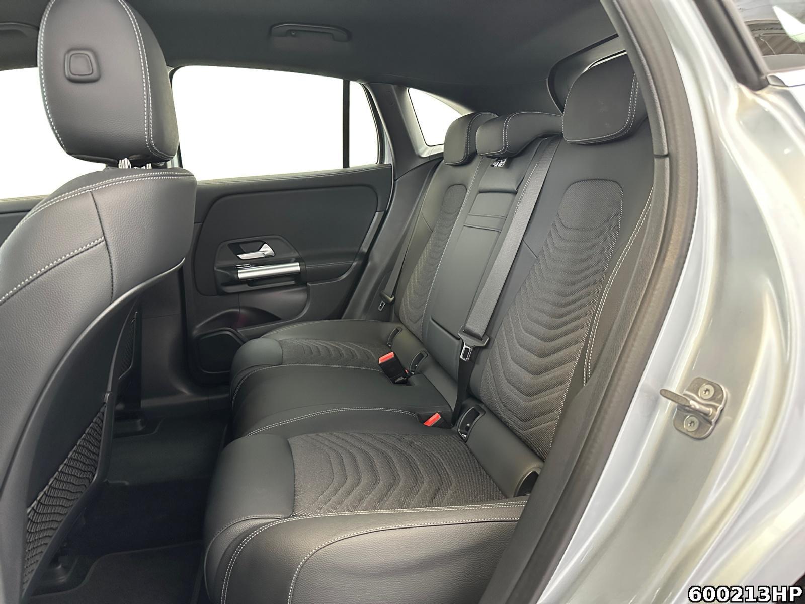 Fahrzeugabbildung Mercedes-Benz EQA Progressive Distronic Easypack Ambiente