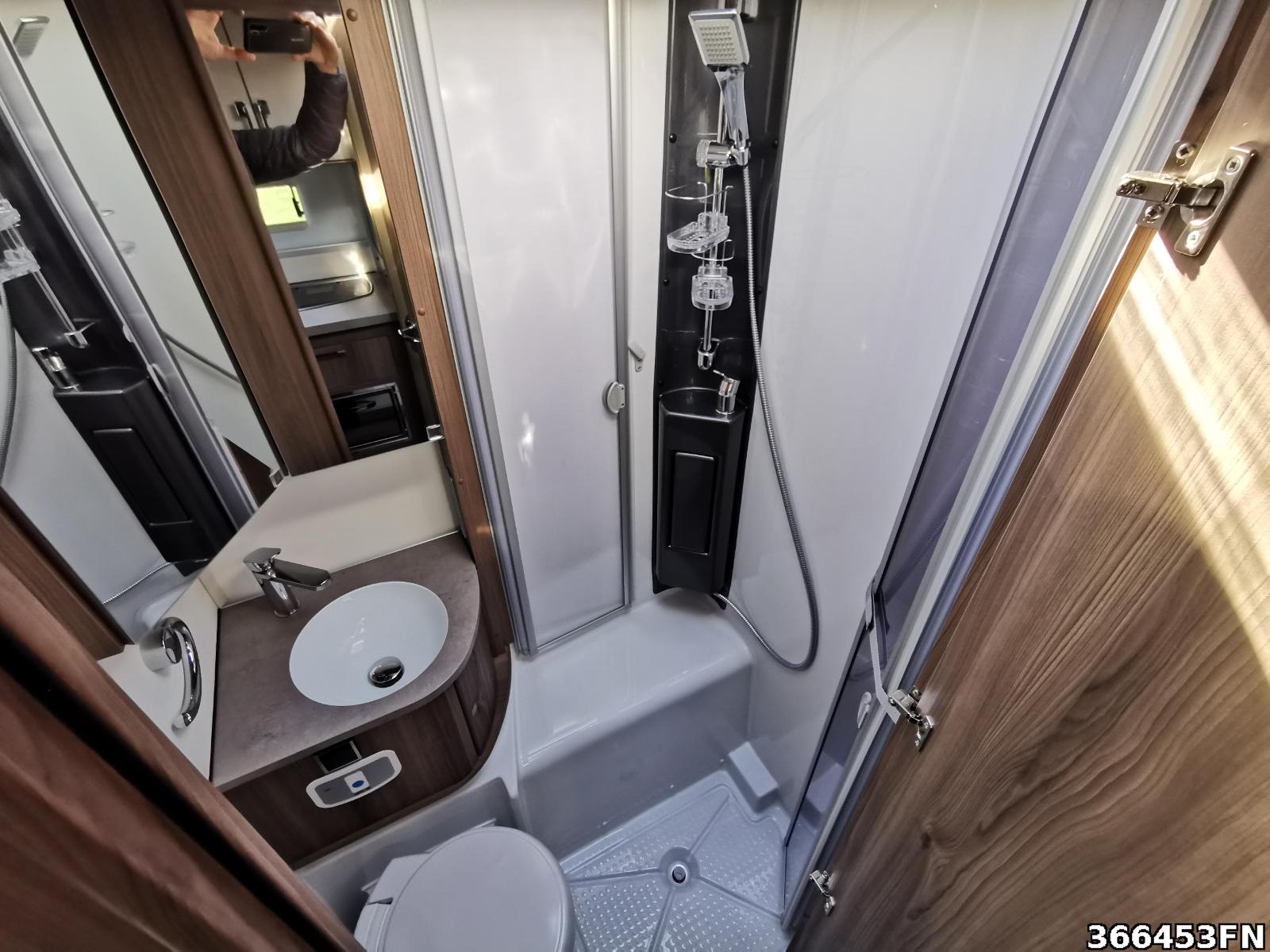 Fahrzeugabbildung Kabe Travel Master Royal x810 LGB / x780