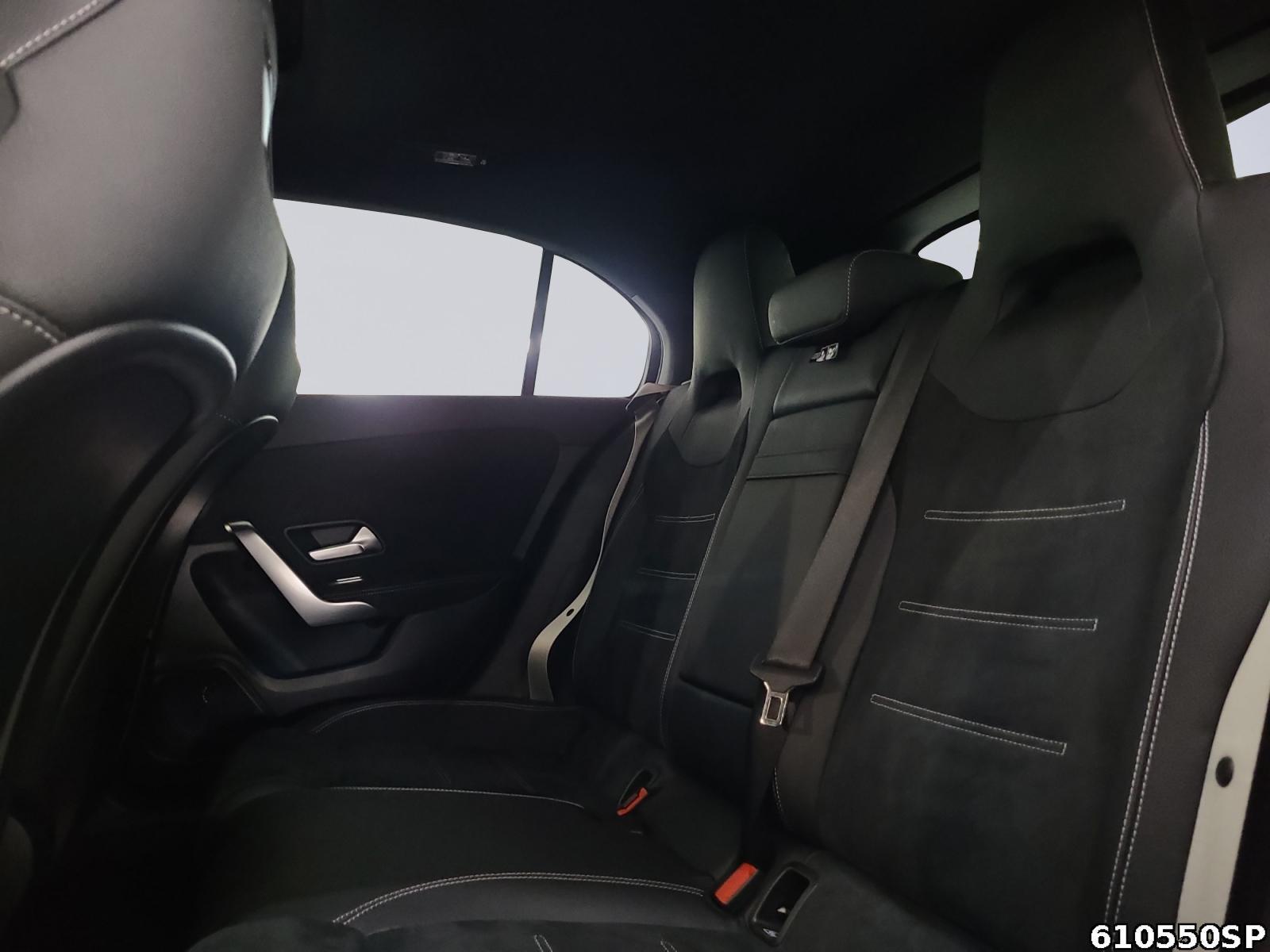 Fahrzeugabbildung Mercedes-Benz A 180 AMG Pano MultiBeam Night