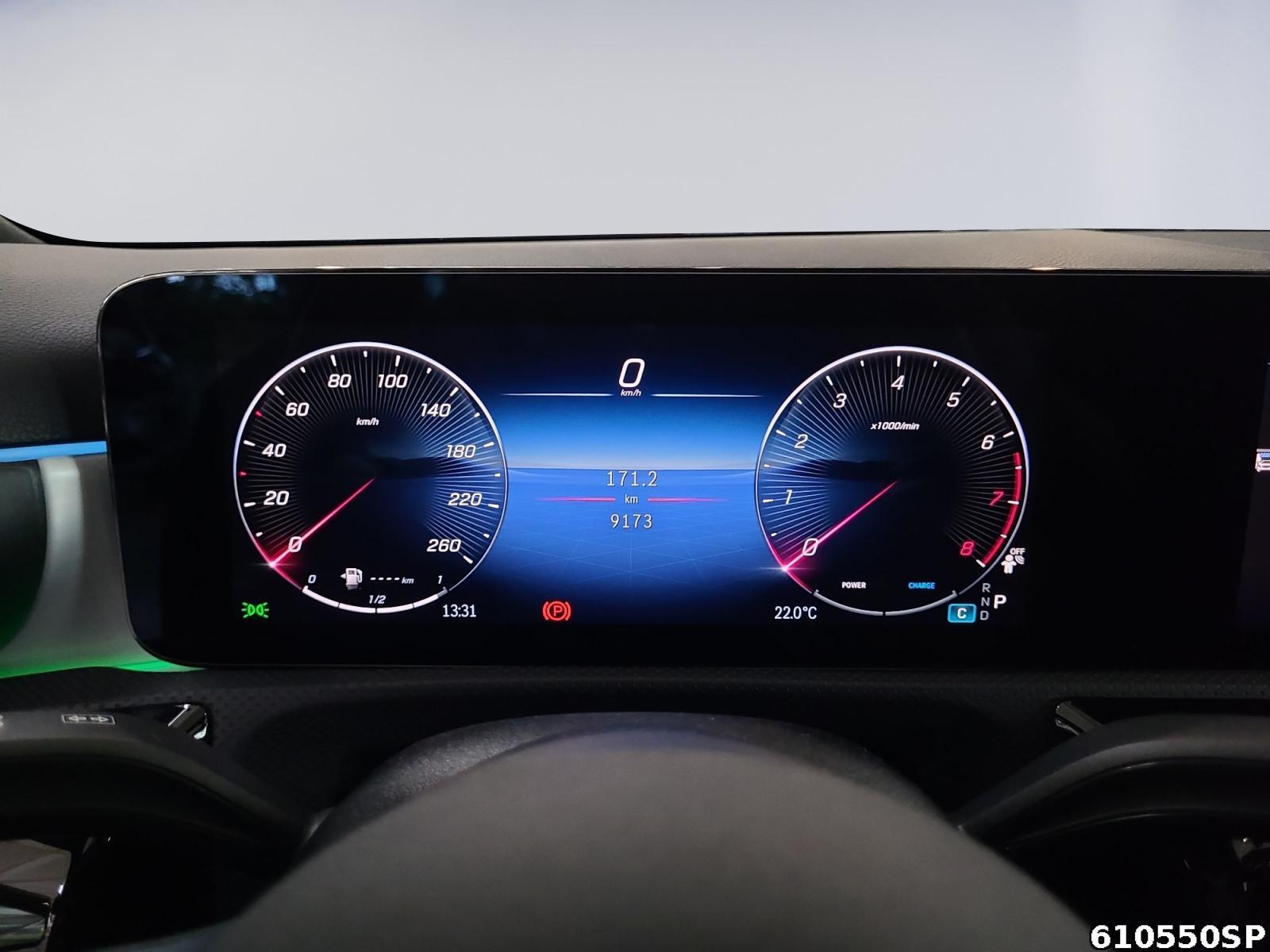 Fahrzeugabbildung Mercedes-Benz A 180 AMG Pano MultiBeam Night
