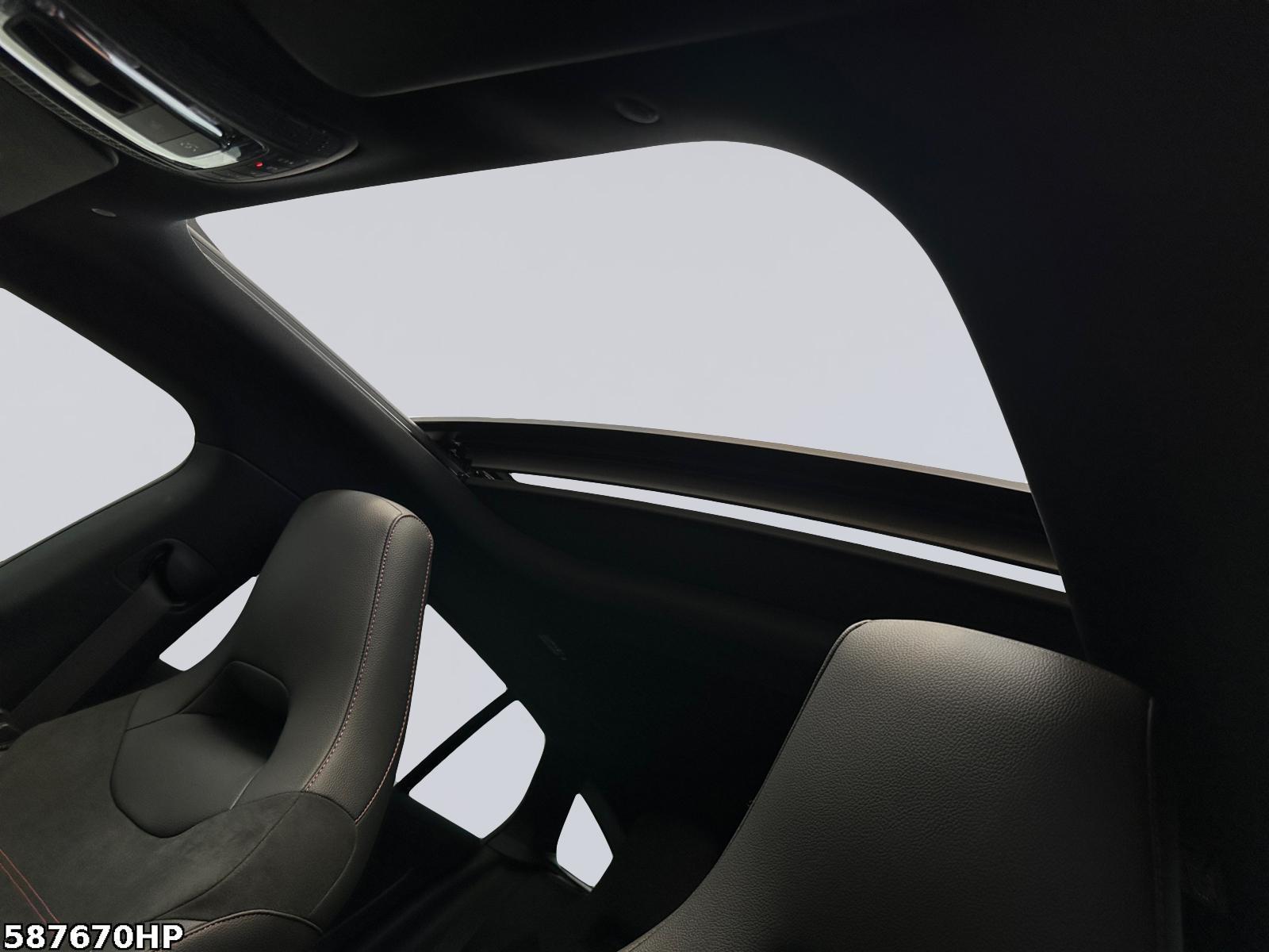Fahrzeugabbildung Mercedes-Benz CLA 200 Shooting Brake AMG Line Night-Paket PANO