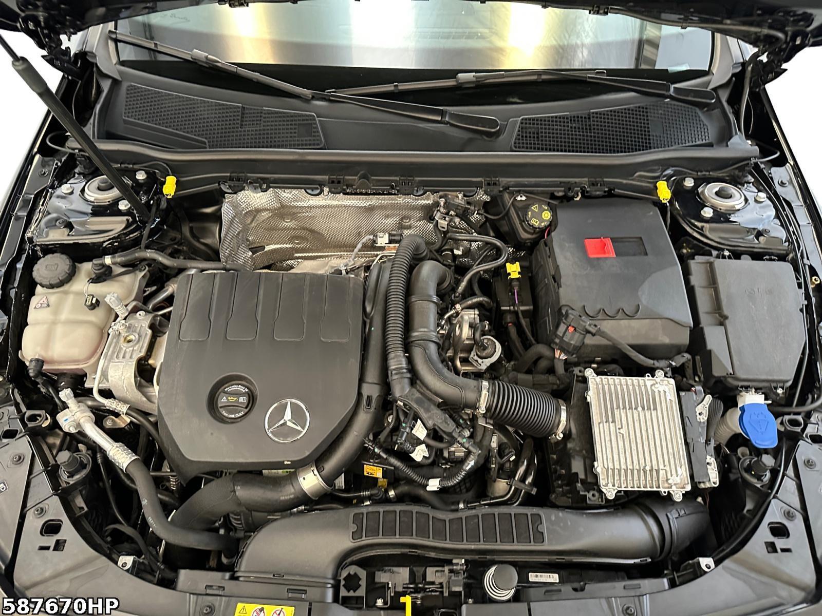 Fahrzeugabbildung Mercedes-Benz CLA 200 Shooting Brake AMG Line Night-Paket PANO