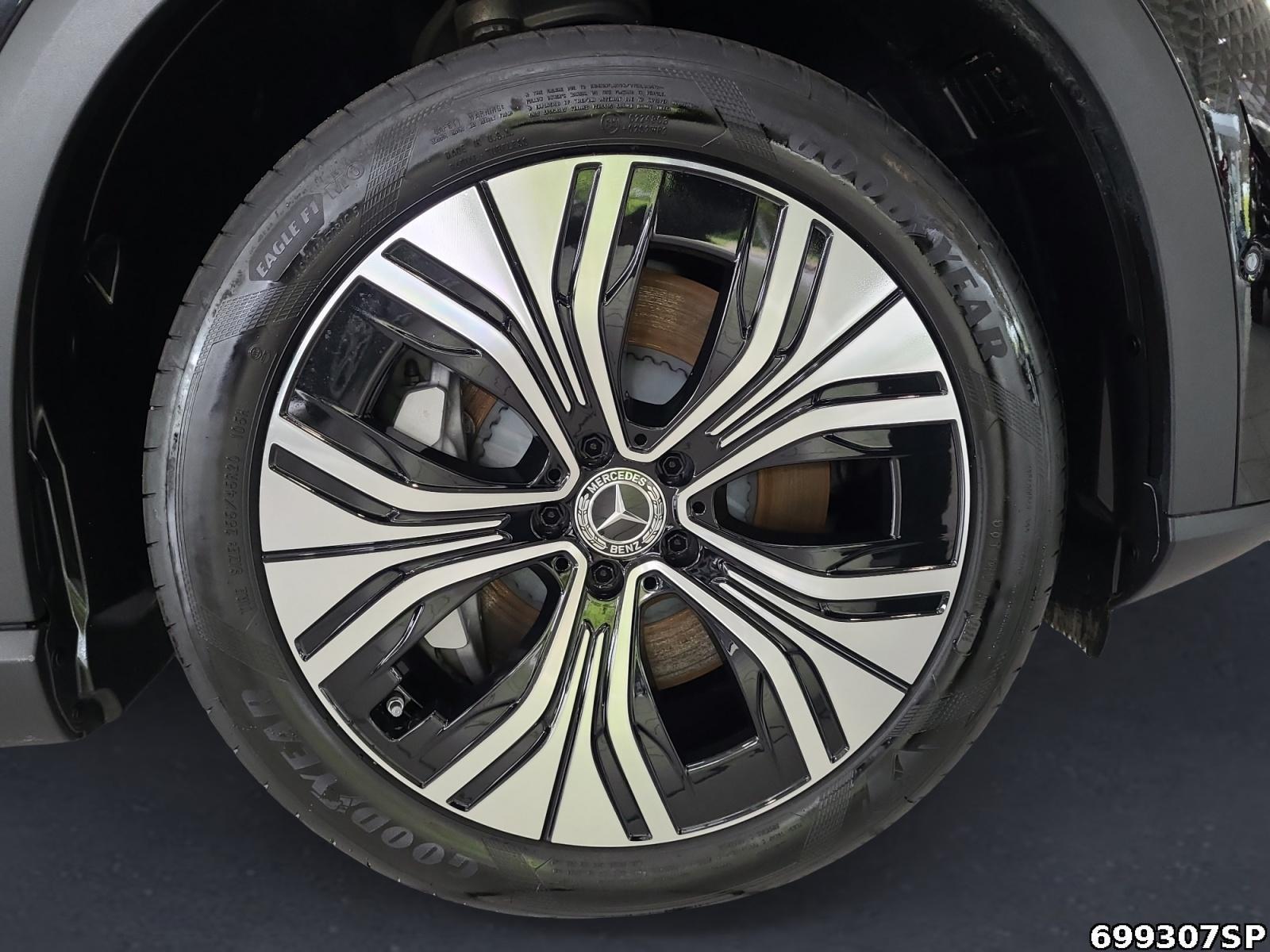 Fahrzeugabbildung Mercedes-Benz EQE SUV 300 AHK Distronic Sitzklima Memory Totw.