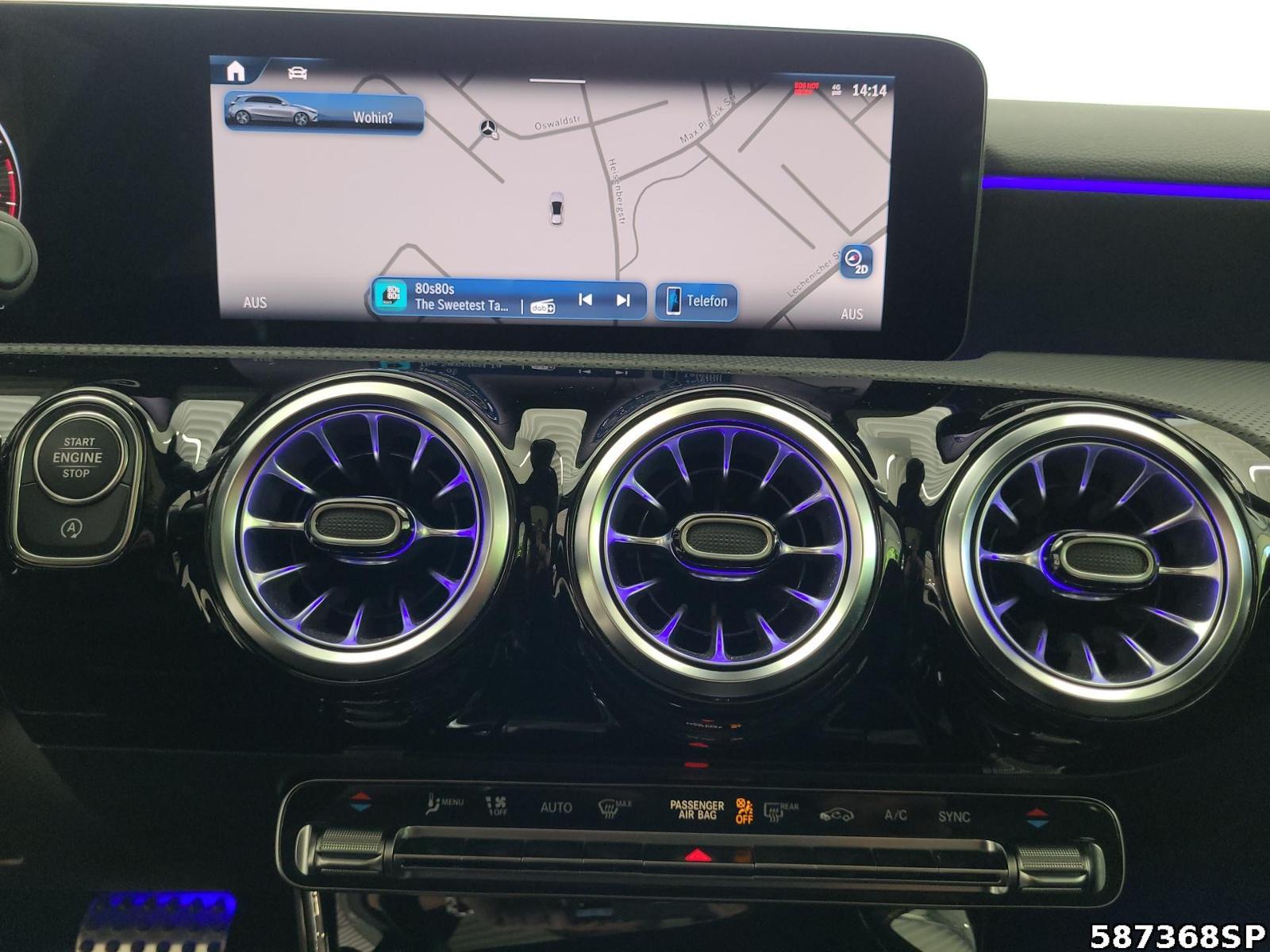 Fahrzeugabbildung Mercedes-Benz A 180 AMG Night Pano Kamera KEYLESS Ambiente LED