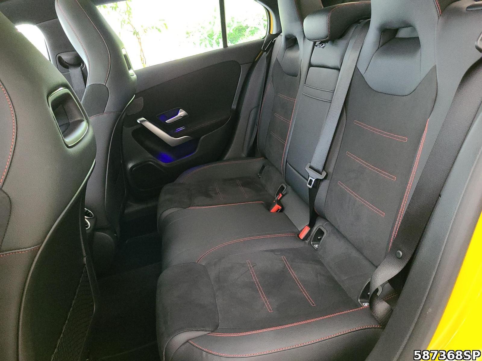 Fahrzeugabbildung Mercedes-Benz A 180 AMG Night Pano Kamera KEYLESS Ambiente LED