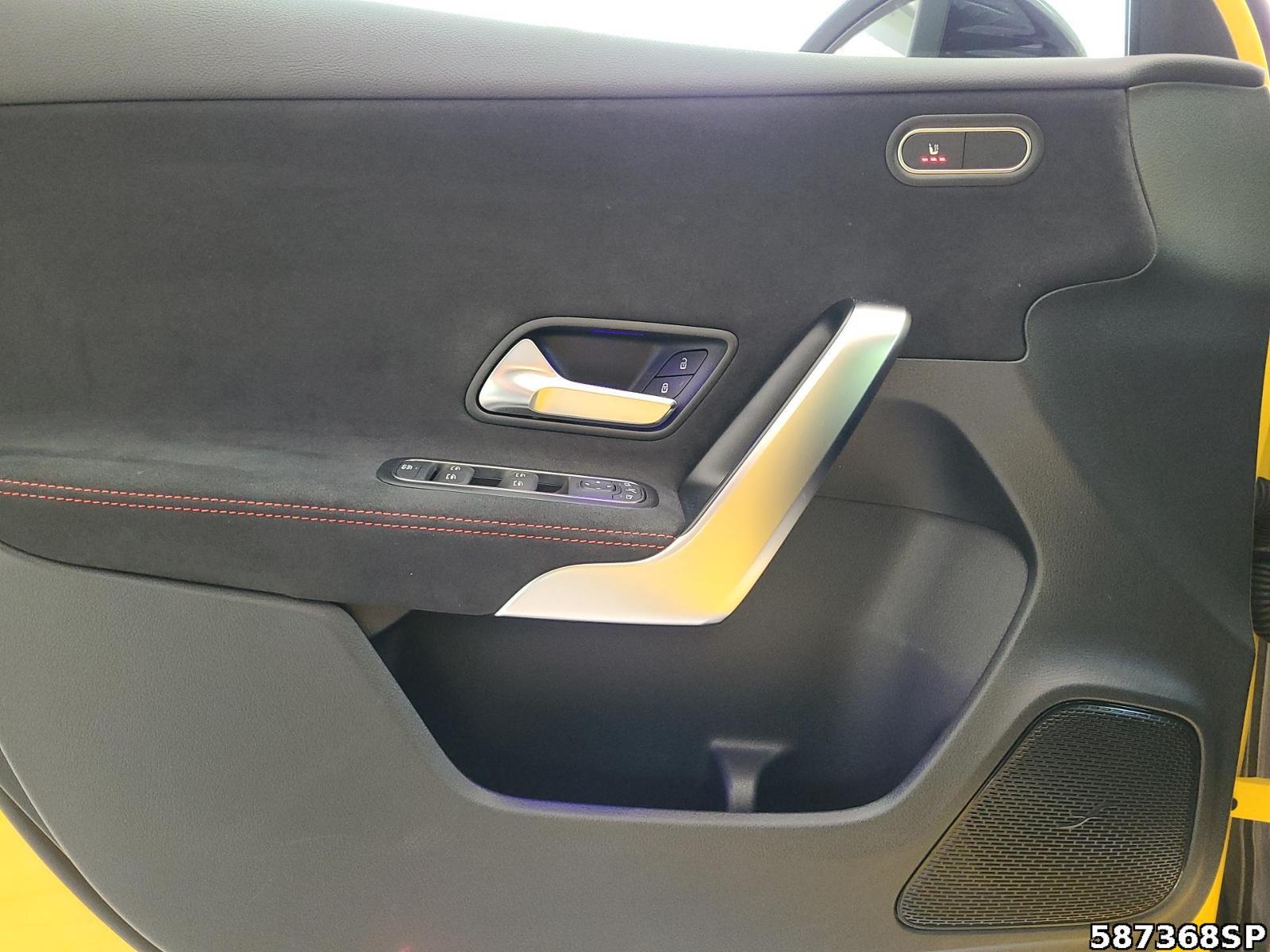 Fahrzeugabbildung Mercedes-Benz A 180 AMG Night Pano Kamera KEYLESS Ambiente LED