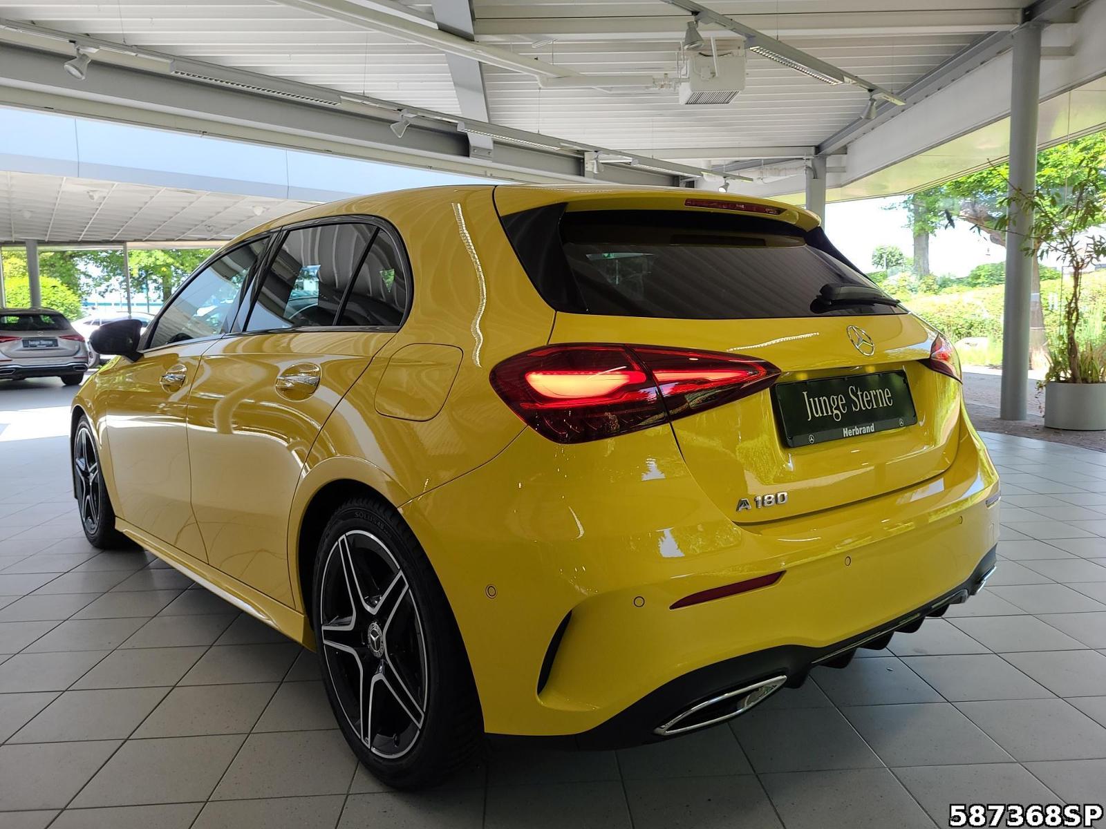 Fahrzeugabbildung Mercedes-Benz A 180 AMG Night Pano Kamera KEYLESS Ambiente LED