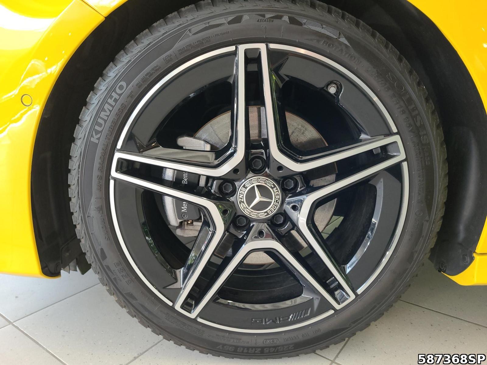 Fahrzeugabbildung Mercedes-Benz A 180 AMG Night Pano Kamera KEYLESS Ambiente LED