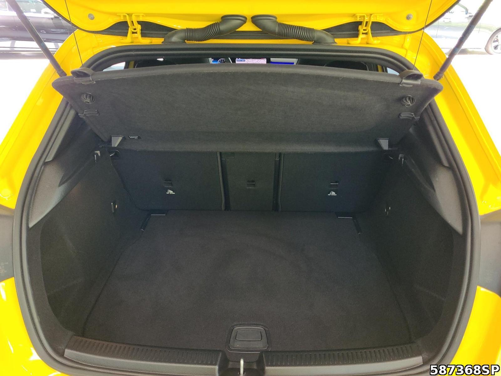 Fahrzeugabbildung Mercedes-Benz A 180 AMG Night Pano Kamera KEYLESS Ambiente LED