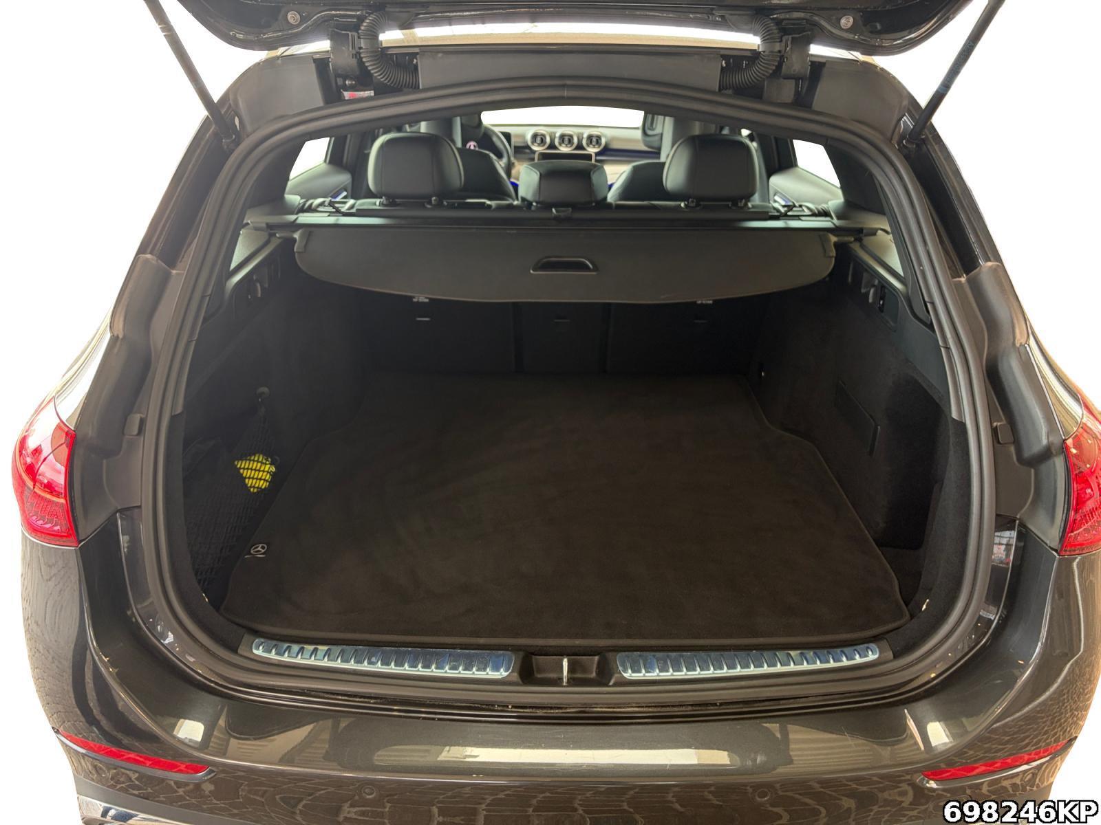 Fahrzeugabbildung Mercedes-Benz C 300 T AMG AHK 360° Digital-Light Distronic