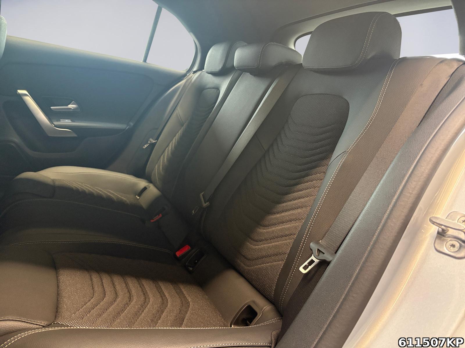 Fahrzeugabbildung Mercedes-Benz A 180 Progressive AHK Kamera Standheizung LED
