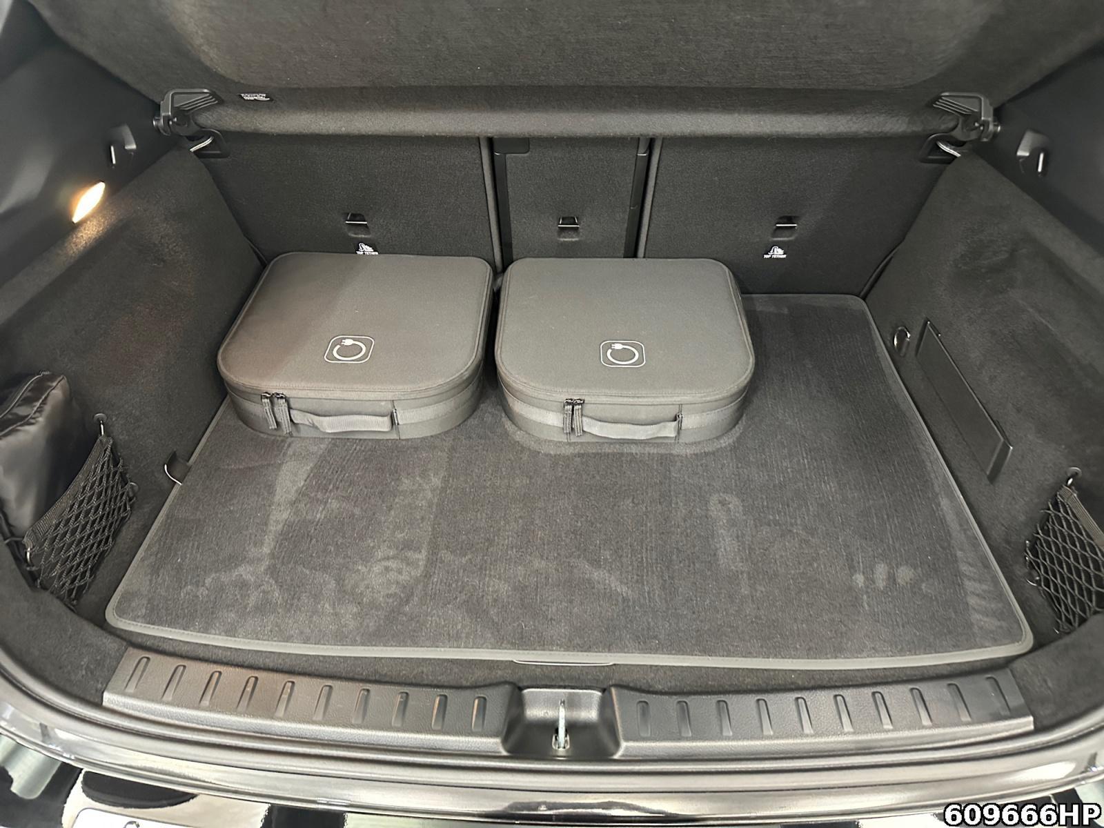 Fahrzeugabbildung Mercedes-Benz EQA 4M AMG AHK Keyless Ambiente Lenkradhzg.