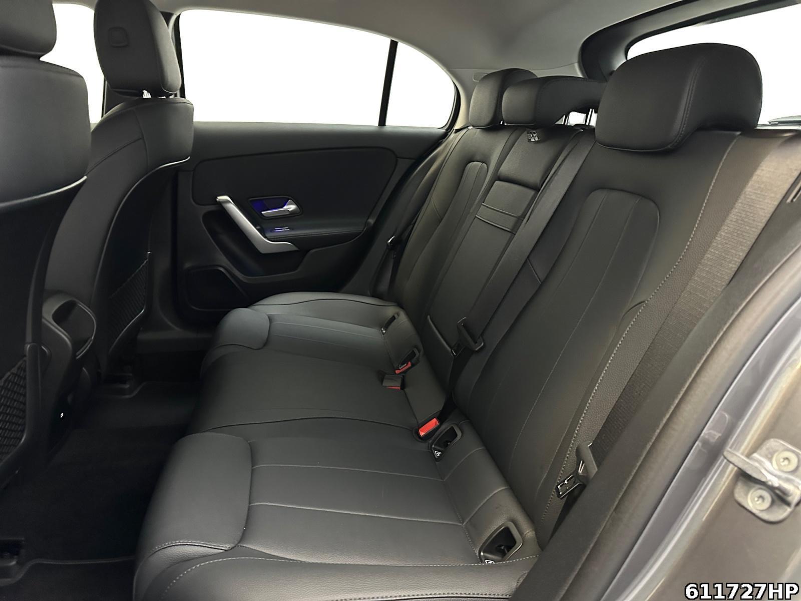 Fahrzeugabbildung Mercedes-Benz A 250 e Progressive Distronic Keyless Ambiente.