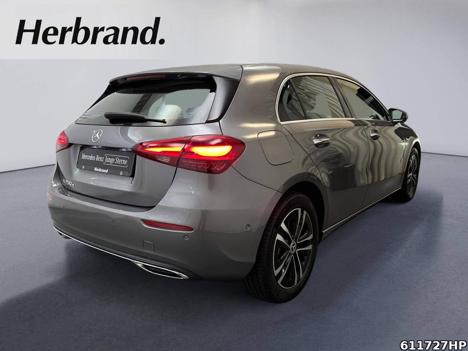 Fahrzeugabbildung Mercedes-Benz A 250 e Progressive Distronic Keyless Ambiente.