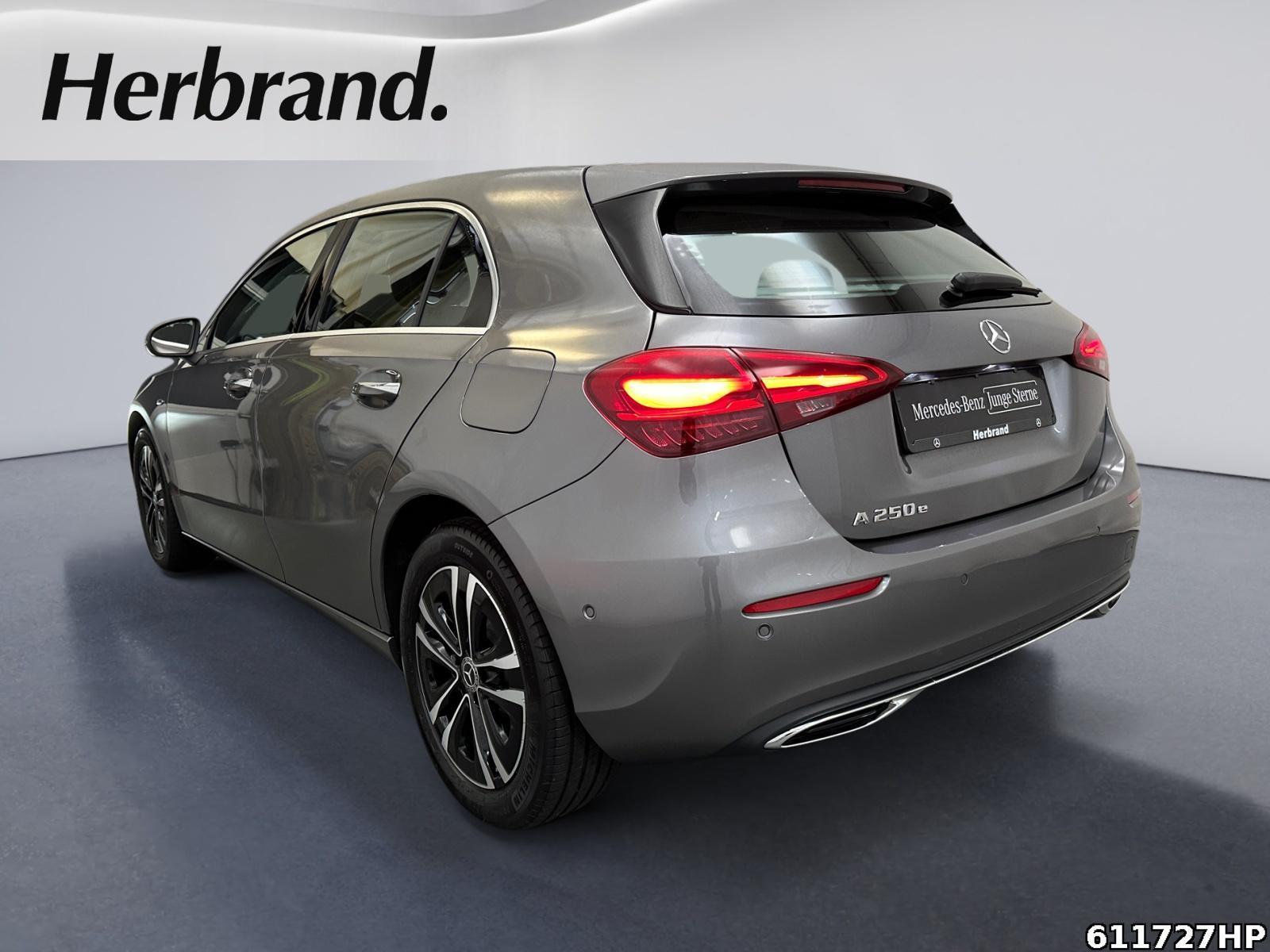 Fahrzeugabbildung Mercedes-Benz A 250 e Progressive Distronic Keyless Ambiente.