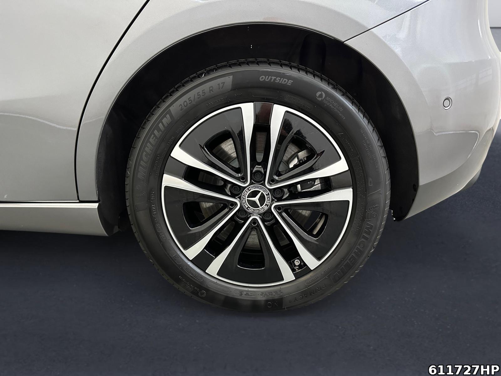 Fahrzeugabbildung Mercedes-Benz A 250 e Progressive Distronic Keyless Ambiente.