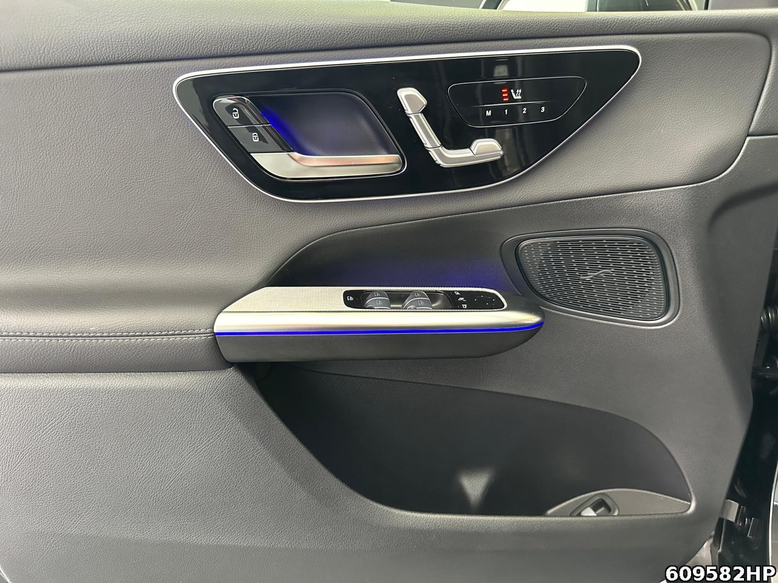 Fahrzeugabbildung Mercedes-Benz GLC 300 de 4M Avantgarde AHK Memory Kamera LED.