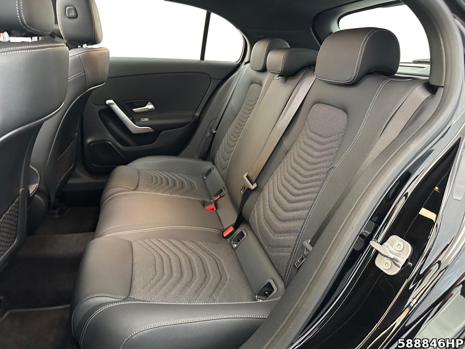 Fahrzeugabbildung Mercedes-Benz A 180 Progressive Pano Lenkradhzg Rückfahrkamer
