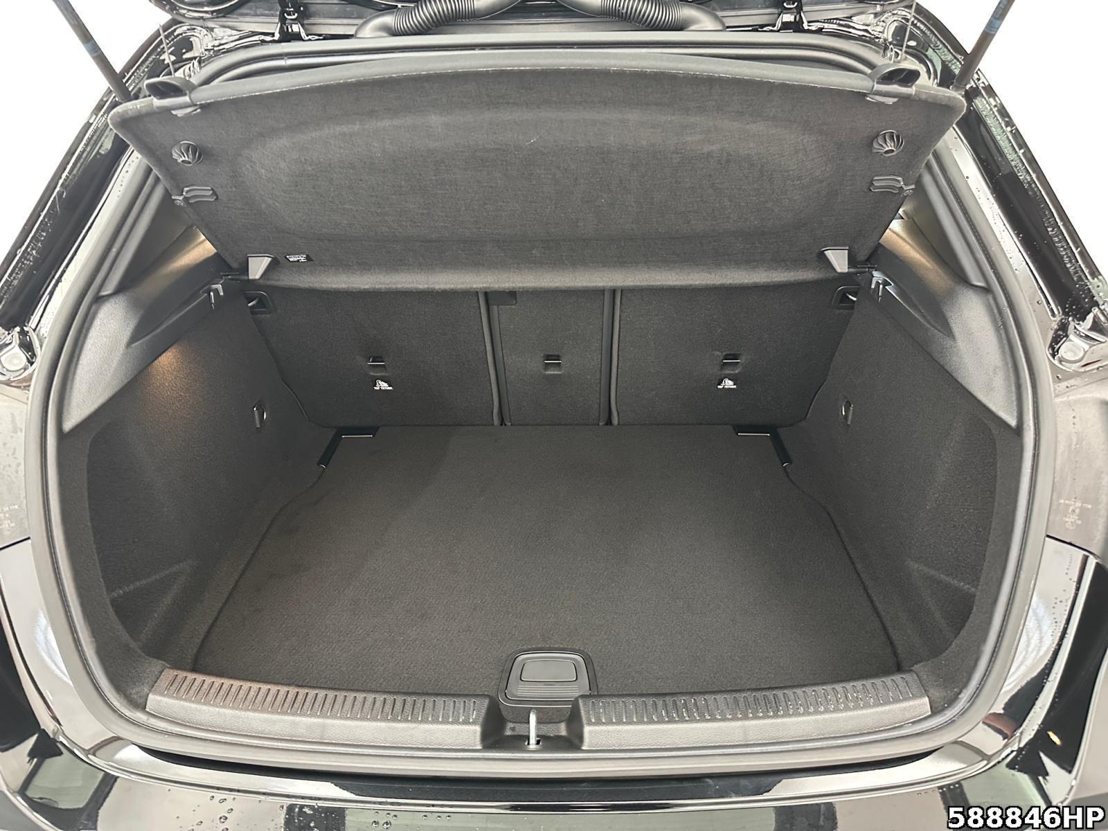 Fahrzeugabbildung Mercedes-Benz A 180 Progressive Pano Lenkradhzg Rückfahrkamer