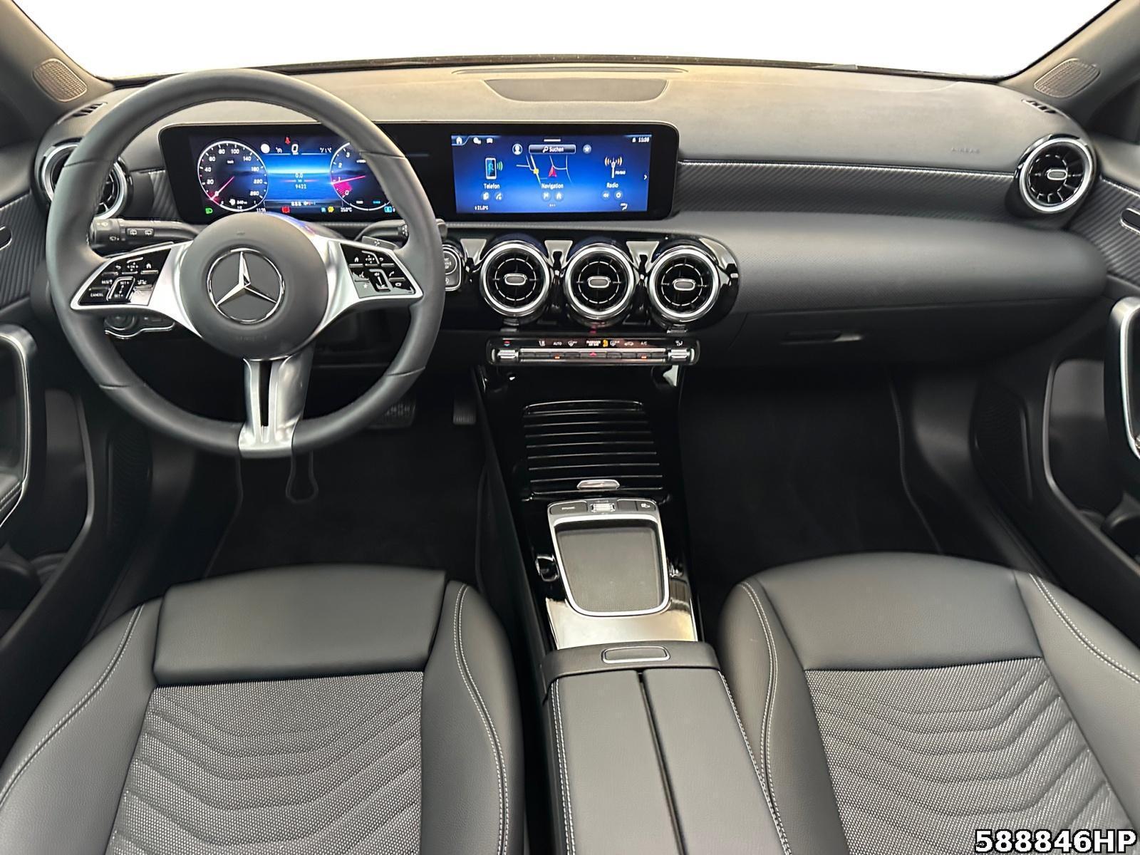 Fahrzeugabbildung Mercedes-Benz A 180 Progressive Pano Lenkradhzg Rückfahrkamer