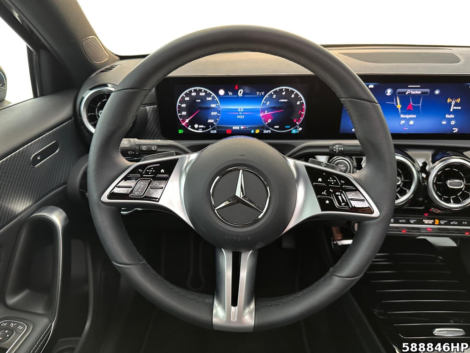 Fahrzeugabbildung Mercedes-Benz A 180 Progressive Pano Lenkradhzg Rückfahrkamer