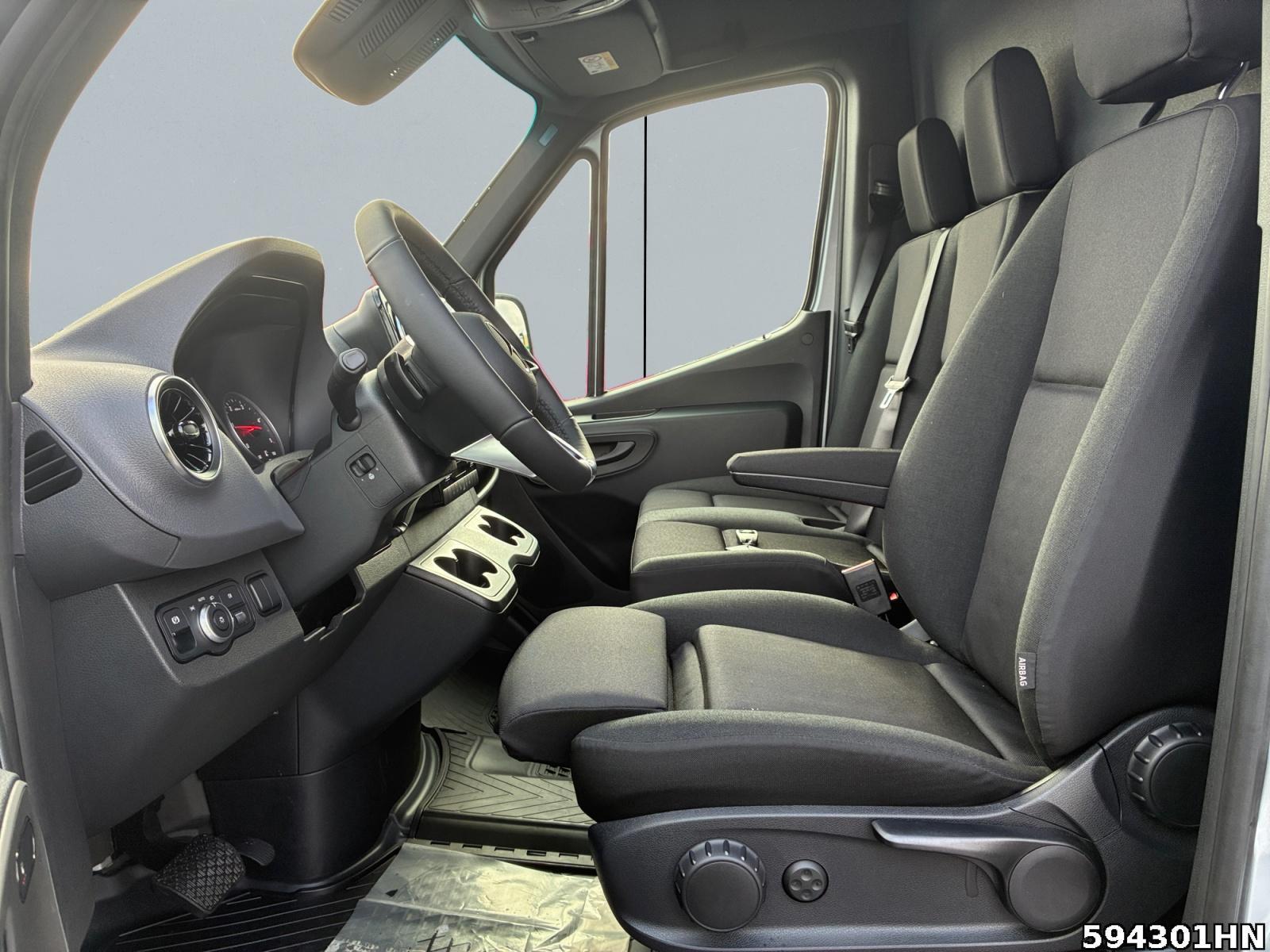 Fahrzeugabbildung Mercedes-Benz Sprinter 317 L2H2 SELECT *LED*AHK*AUTOMATIK*KAM*