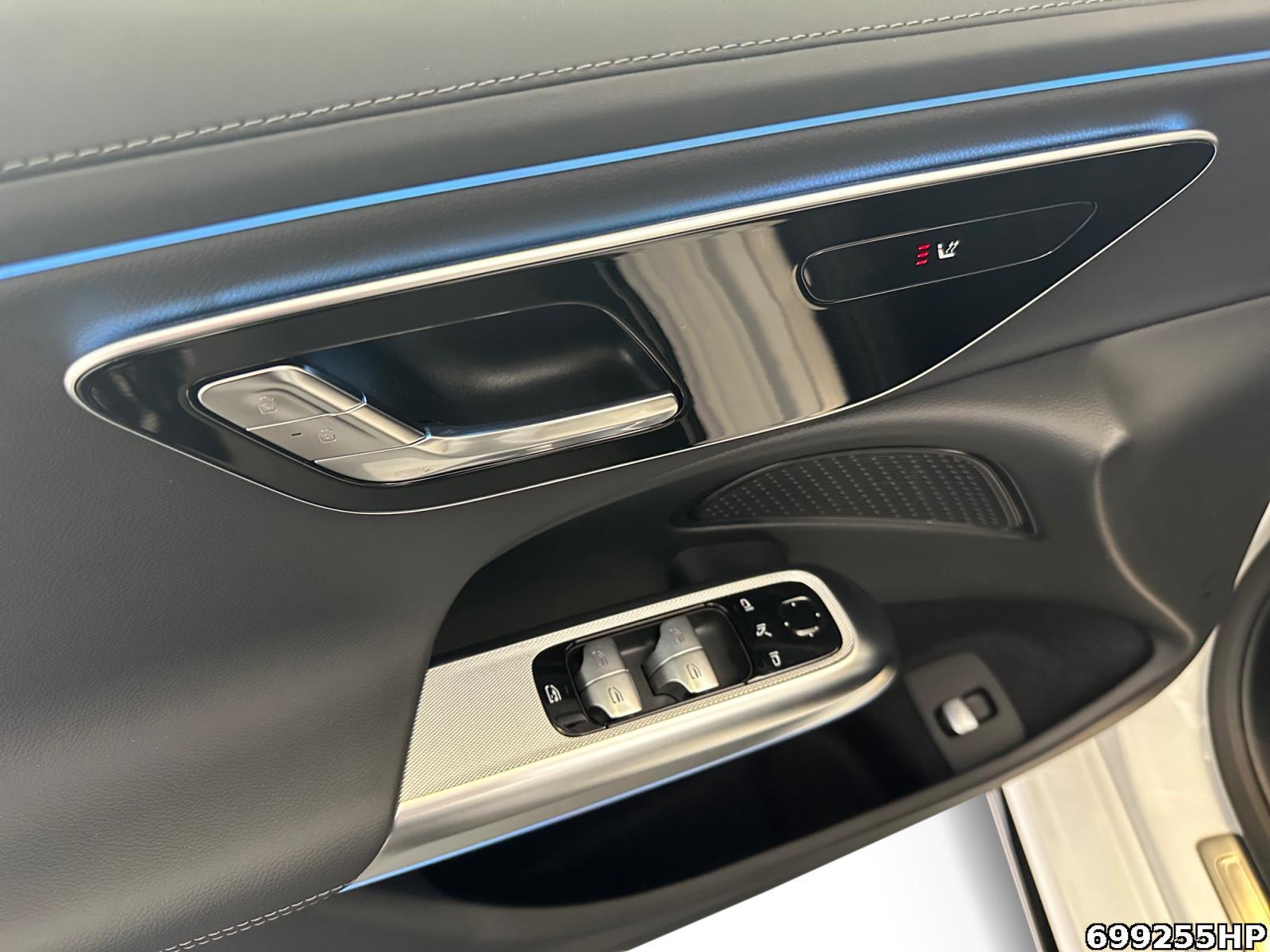 Fahrzeugabbildung Mercedes-Benz E 220 d AMG Night PANO DISTRONIC KEYLESS Ambient